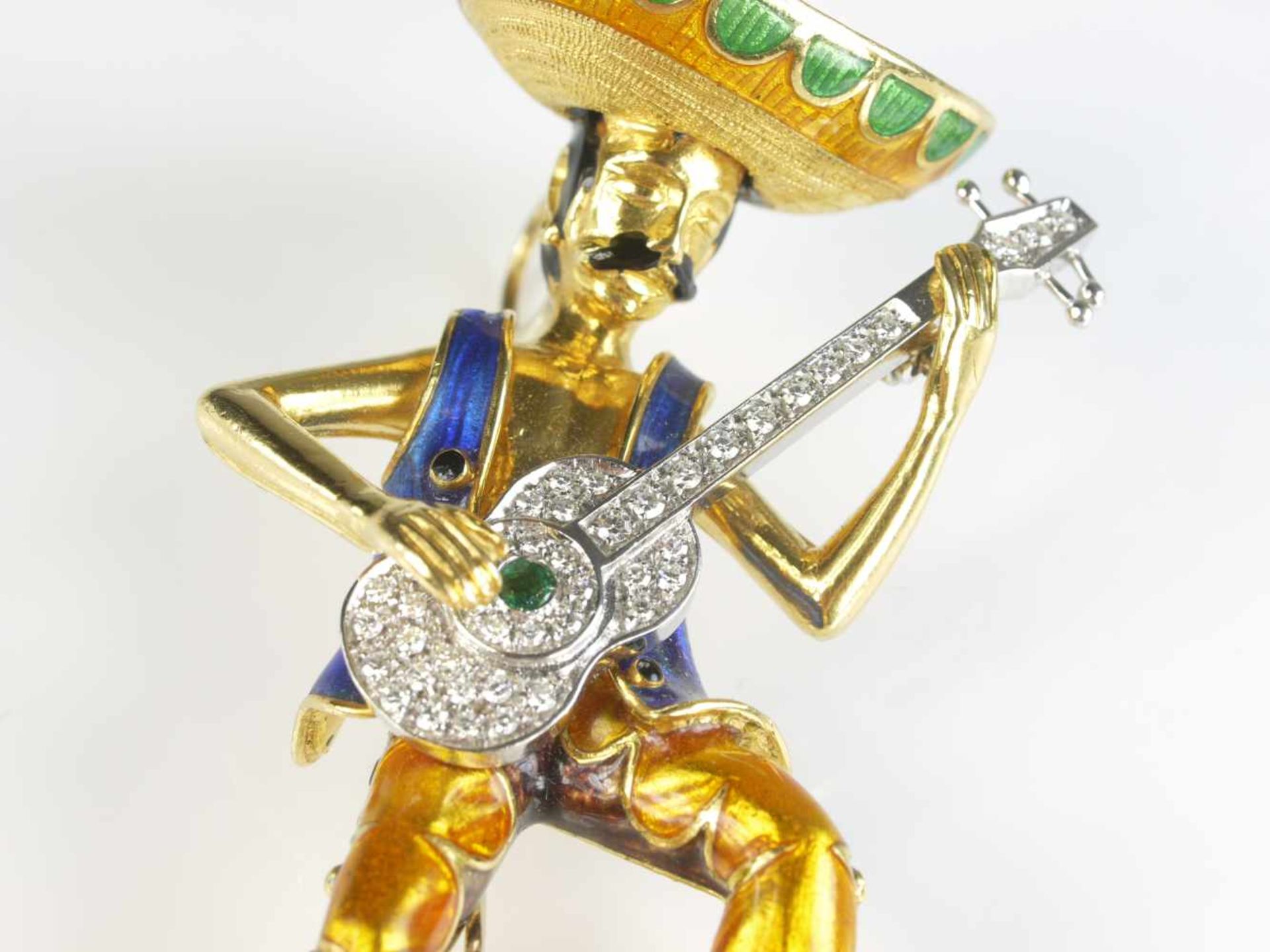 Mexikaner als Schmuckanhänger 750 Gold, Brillanten und SmaragdeNaturalistisch gearbeiteter Mexikaner - Bild 3 aus 5