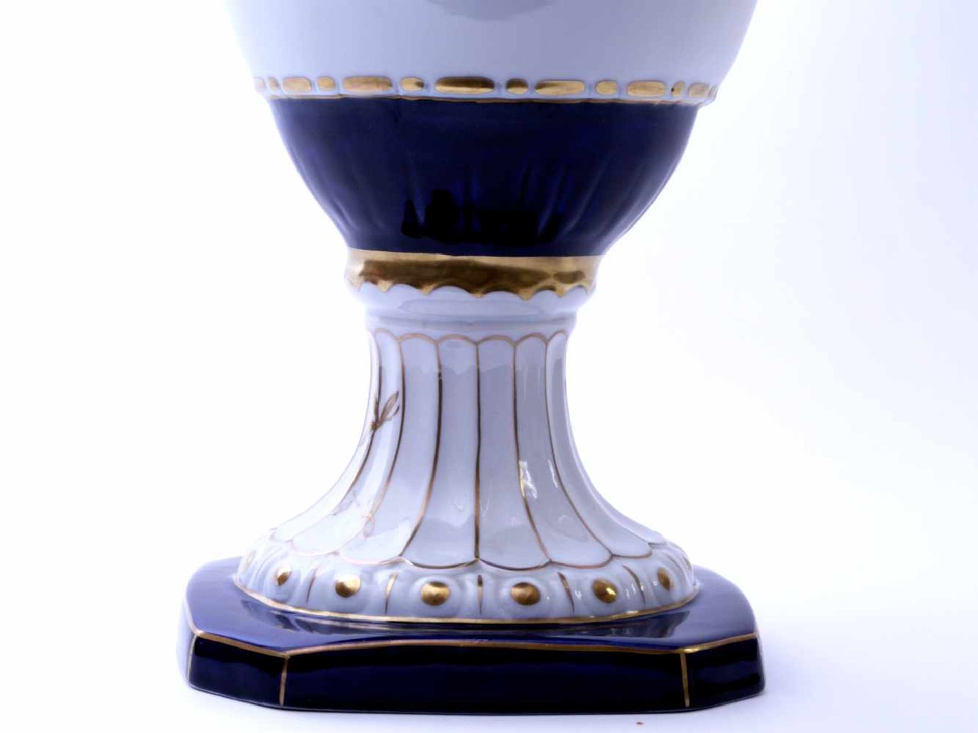 Royal Dux Bohemia - Große Prunkhenkelvase 20. Jhd.Hohe Amphorenvase auf oktogonalem Stand. Stark - Bild 3 aus 6