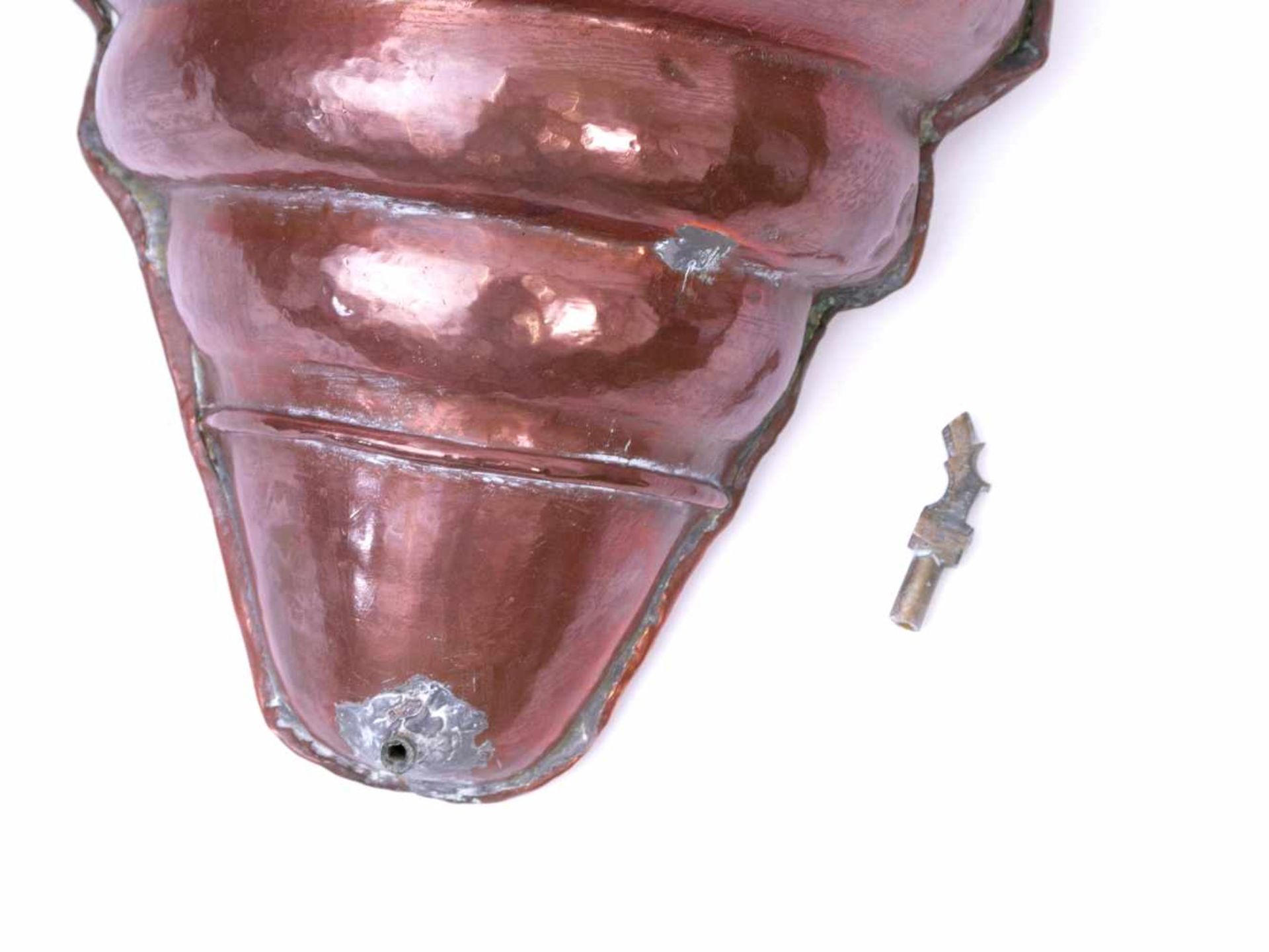 Kupfer Lavabo und BütteHohe Bütte in typischer, konischer Form mit ausgestelltem Stand. Innen - Bild 7 aus 8