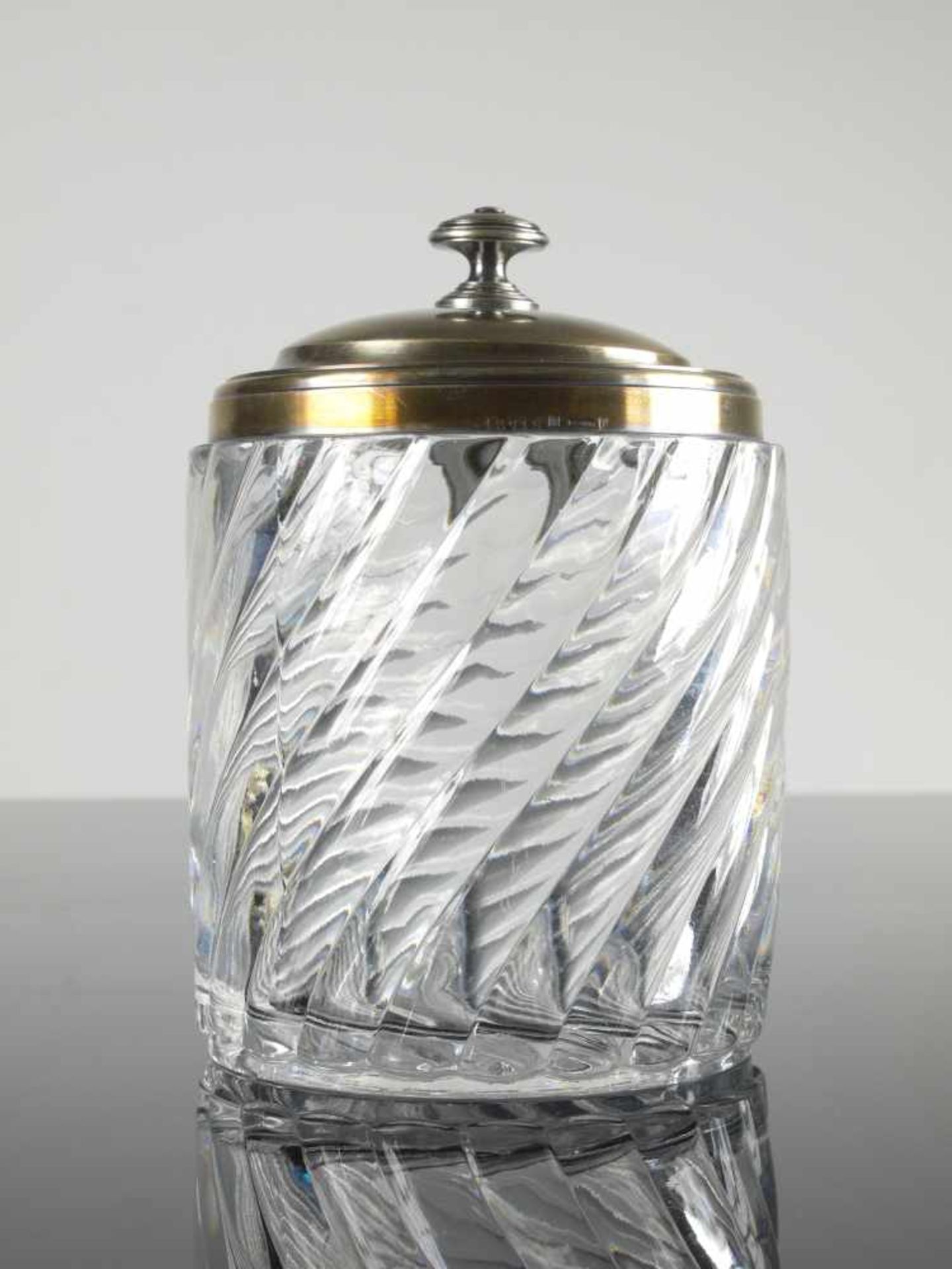 Christofle Deckeldose Glas und versilberte Montierung um 1900Zeitloses Design in farblosem Glas,