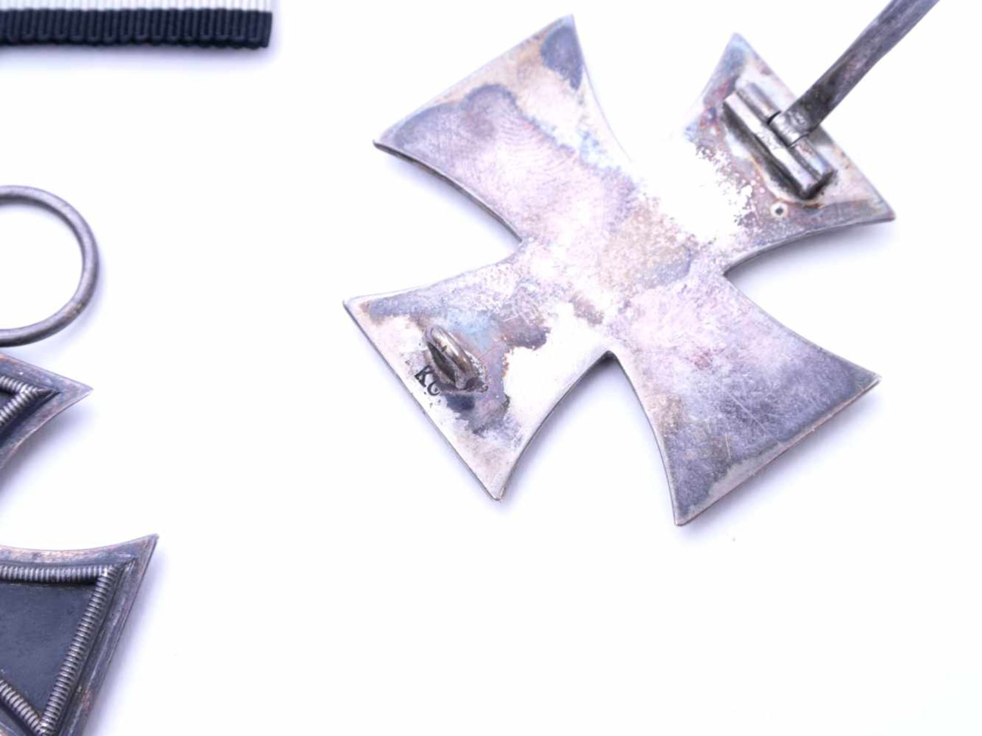 Zweimal Eisernes Kreuz 1. und 2. KlasseGeschwärzte Eisenzargen im Tatzenkreuz, von Silberzarge - Image 5 of 5