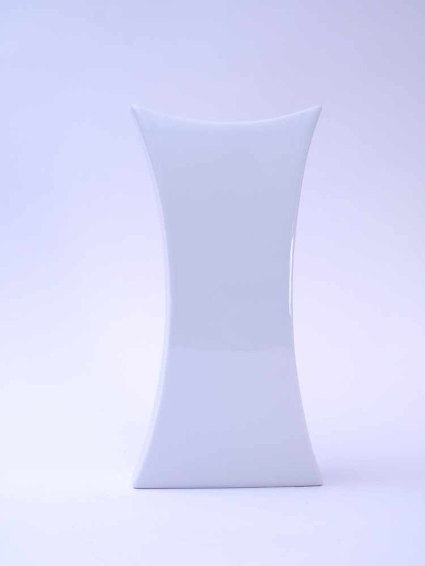 Rosenthal Vase Mod. 3796/24 60er JahreDesignvase auf rechteckigem Grundriss mit zweiseitig stark