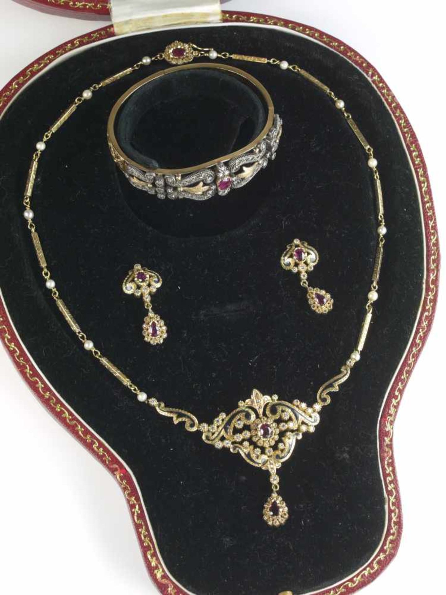 Einzigartige Parure in Gold mit Rubinen und Diamanten in Altschliff wohl Paris um 1900Ein - Bild 9 aus 10