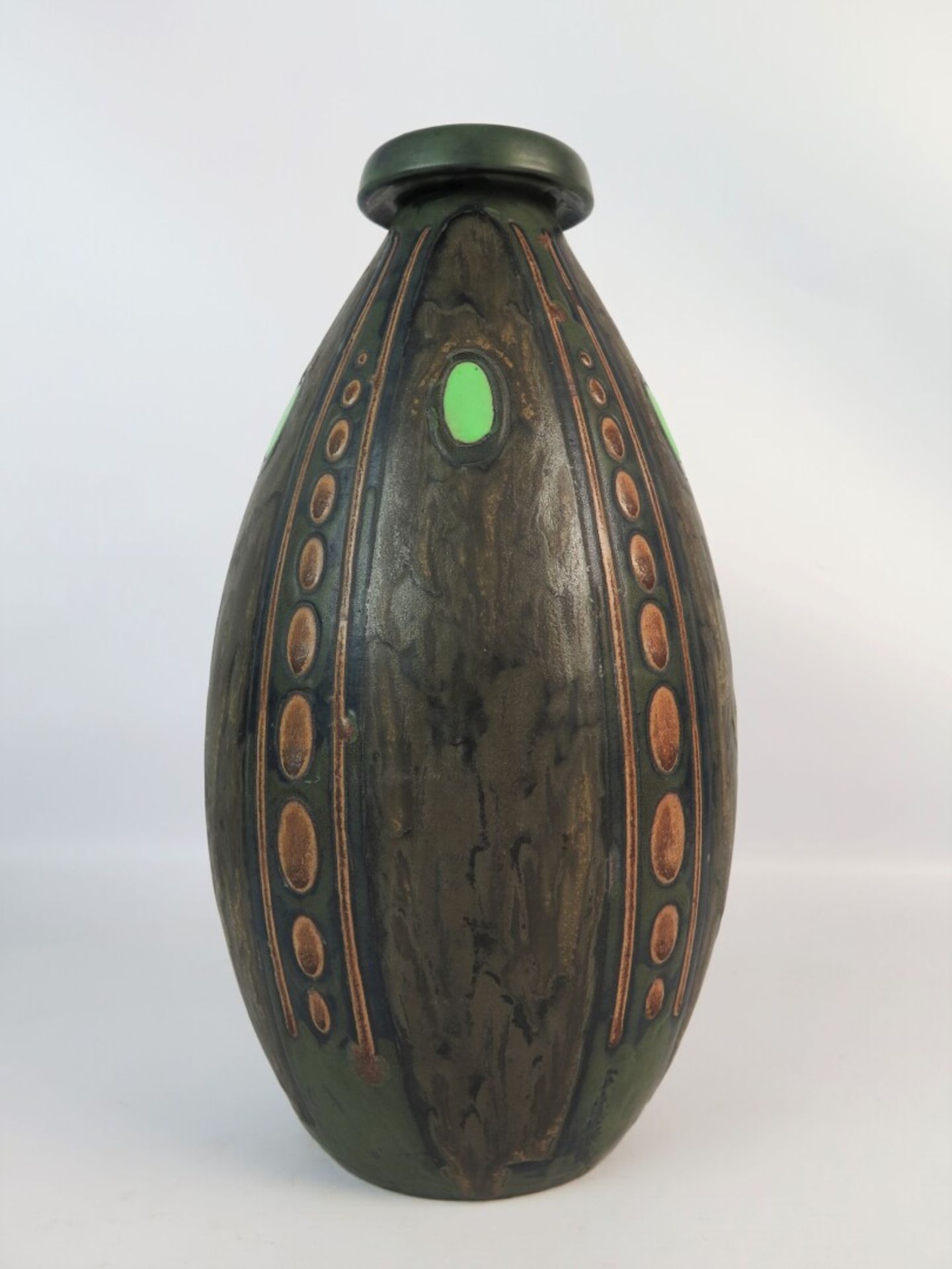 Charles CATTEAU (1880-1966). - Vase en grès polychrome émaillé de forme ovoïde, [...]