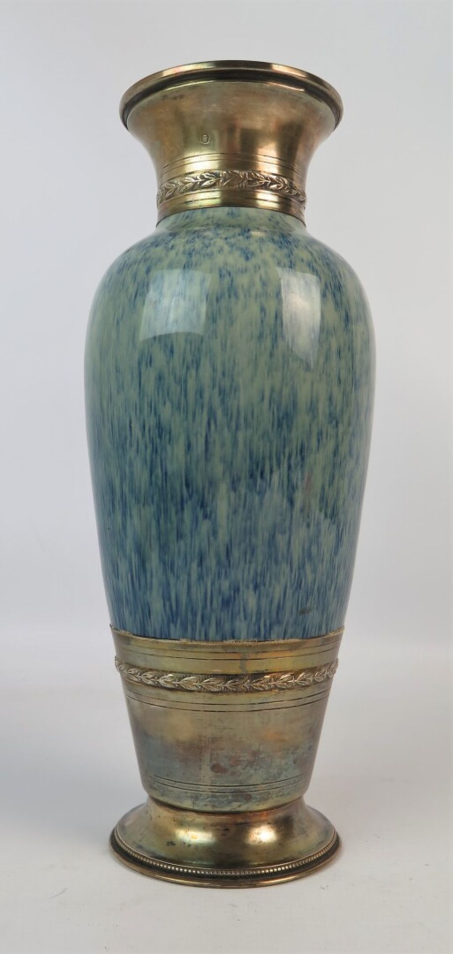 SEVRES, Paul MILET (1870-1950). - Vase en porcelaine à décor moucheté bleu sur [...] - Bild 4 aus 4