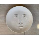 Pablo PICASSO (1881-1973) & MADOURA. - Visage de face (A.R. 442) - 1960. - Plat en [...]