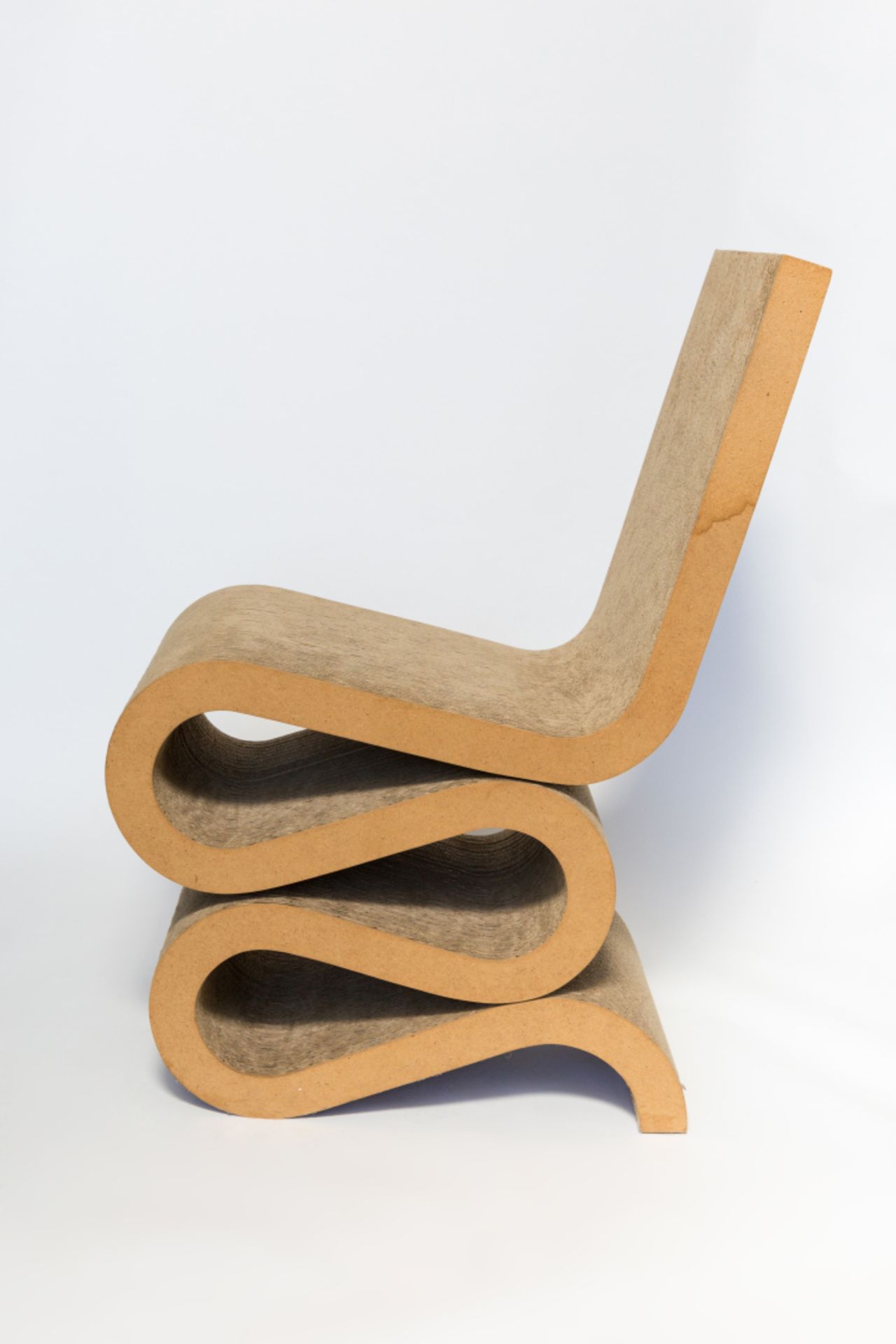 Franck GEHRY (né en 1929). - Paire de chaises "Wiggle Side" - modèle créé en [...] - Bild 2 aus 6