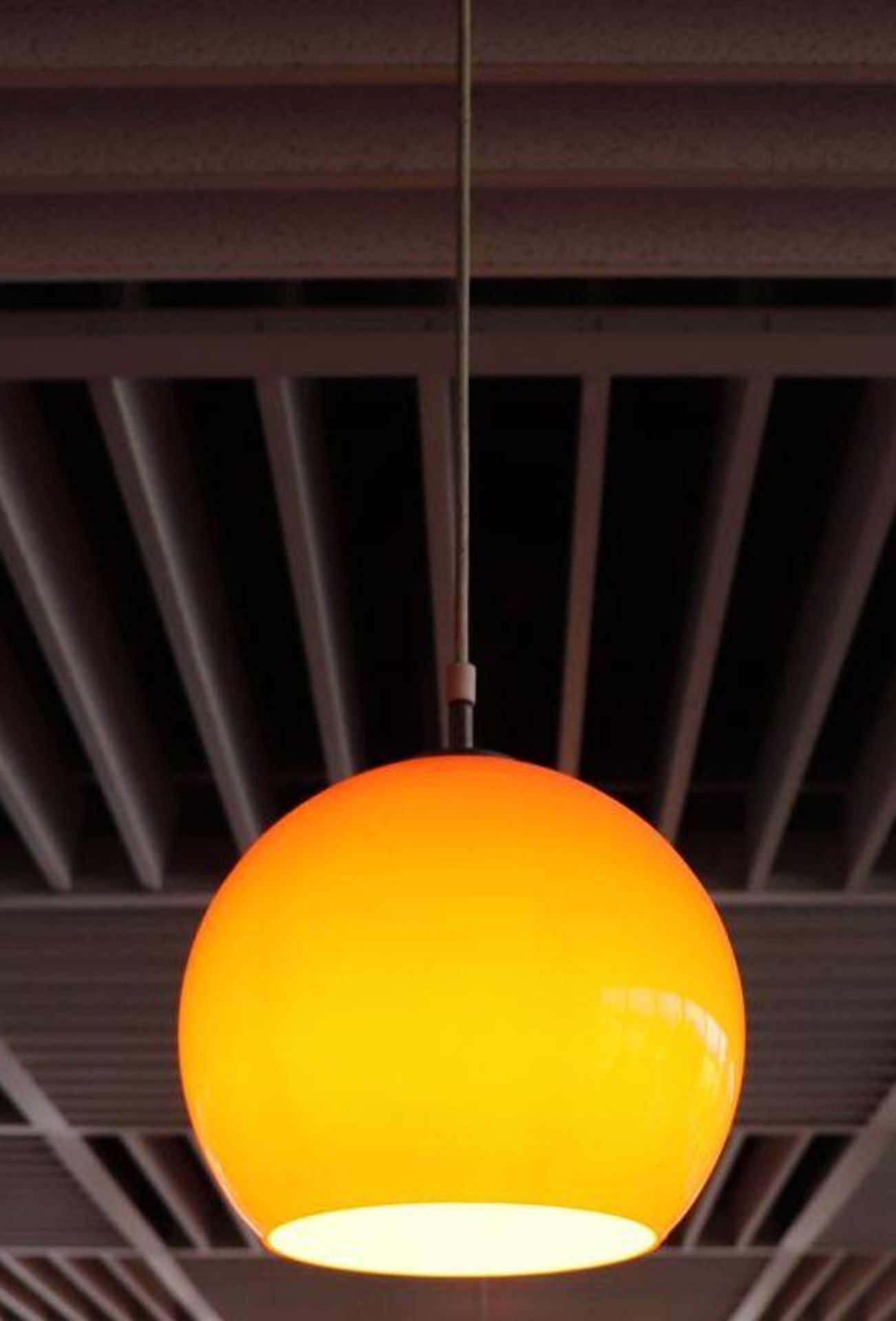 PUTZLER, Germany. - Ensemble de 10 suspensions globe en verre orange. - D_30 cm - - Bild 5 aus 8