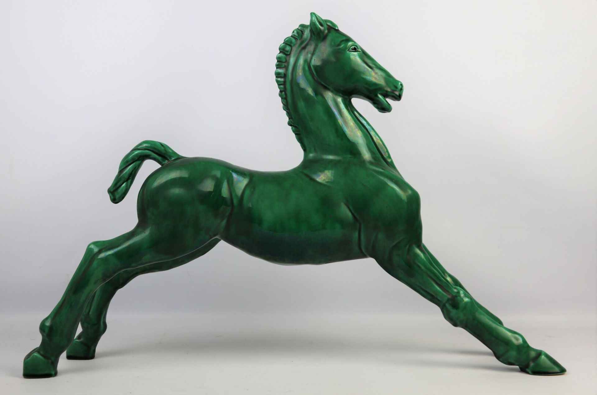 Paul MILET (1870-1950). - Cheval en céramique émaillée verte. - Signé au [...] - Bild 2 aus 7