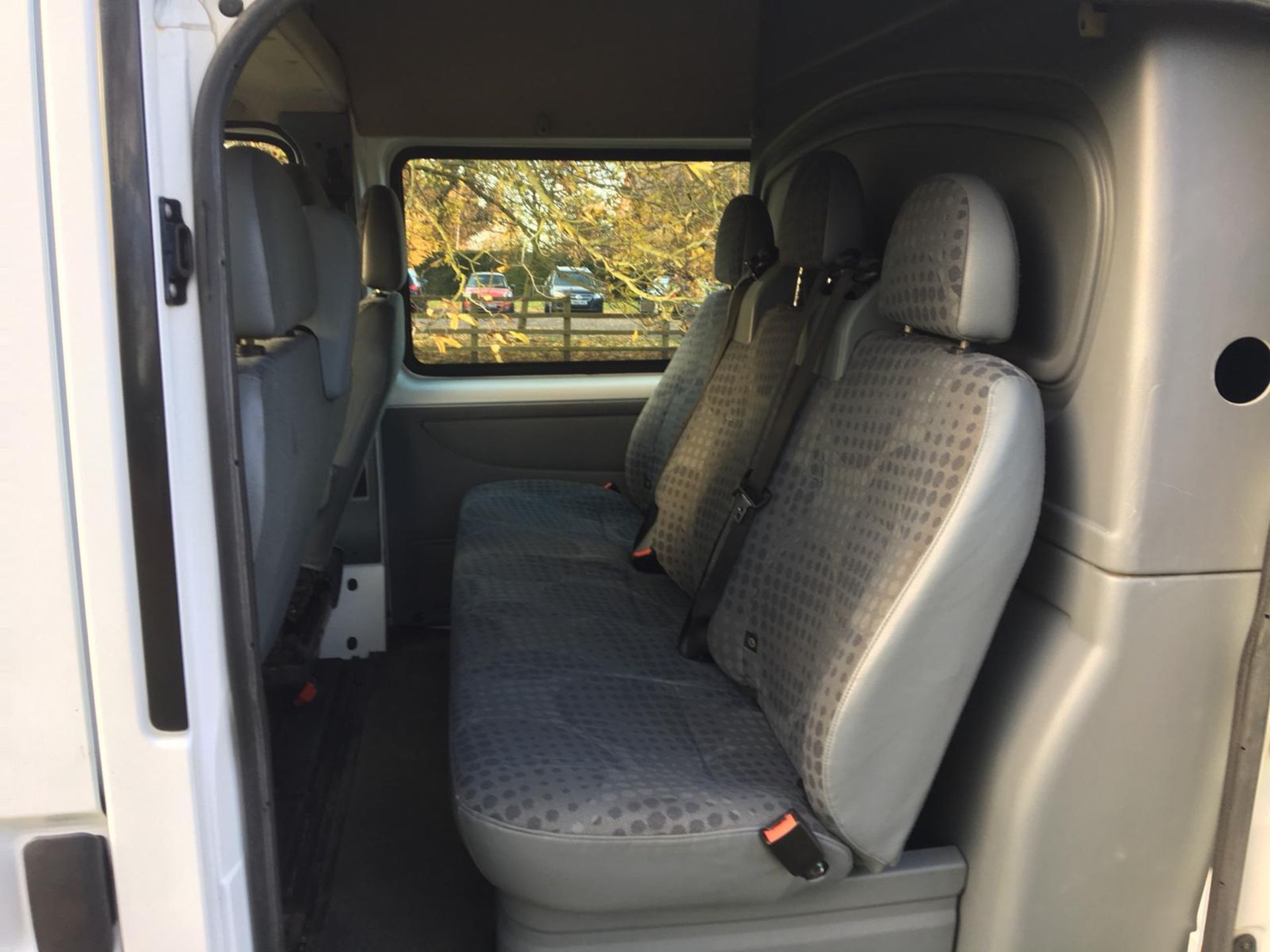 2011/61 REG FORD TRANSIT 85 T280S DOUBLE CAB FWB 6 SEATS WHITE DIESEL VAN WITH WINDOWS *NO VAT* - Image 9 of 14