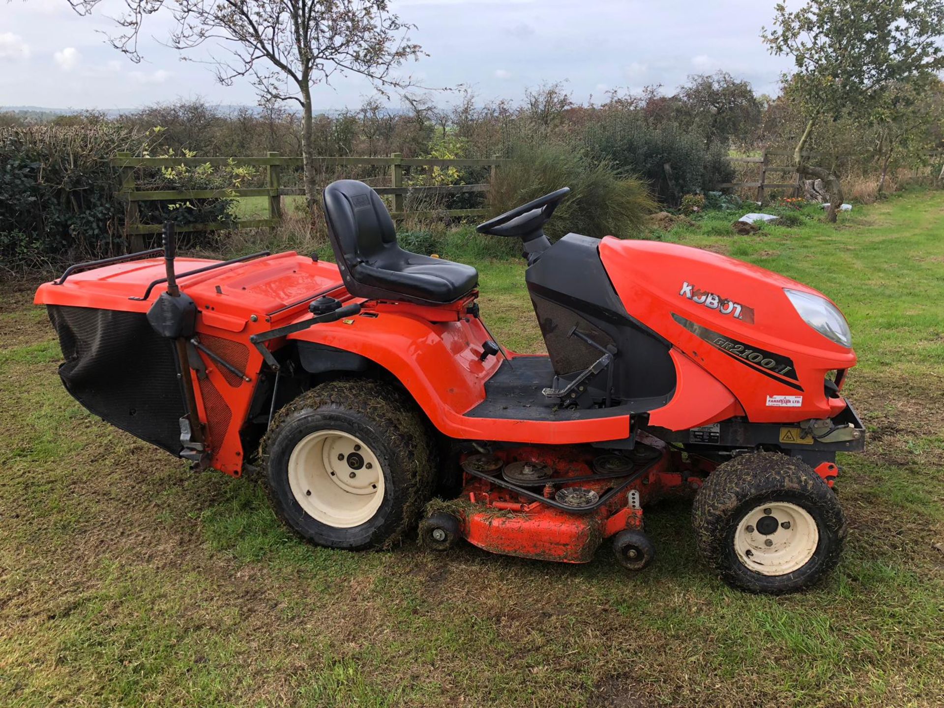 KUBOTA GR2100 DIESEL RIDE ON LAWN MOWER *PLUS VAT* - Image 2 of 18