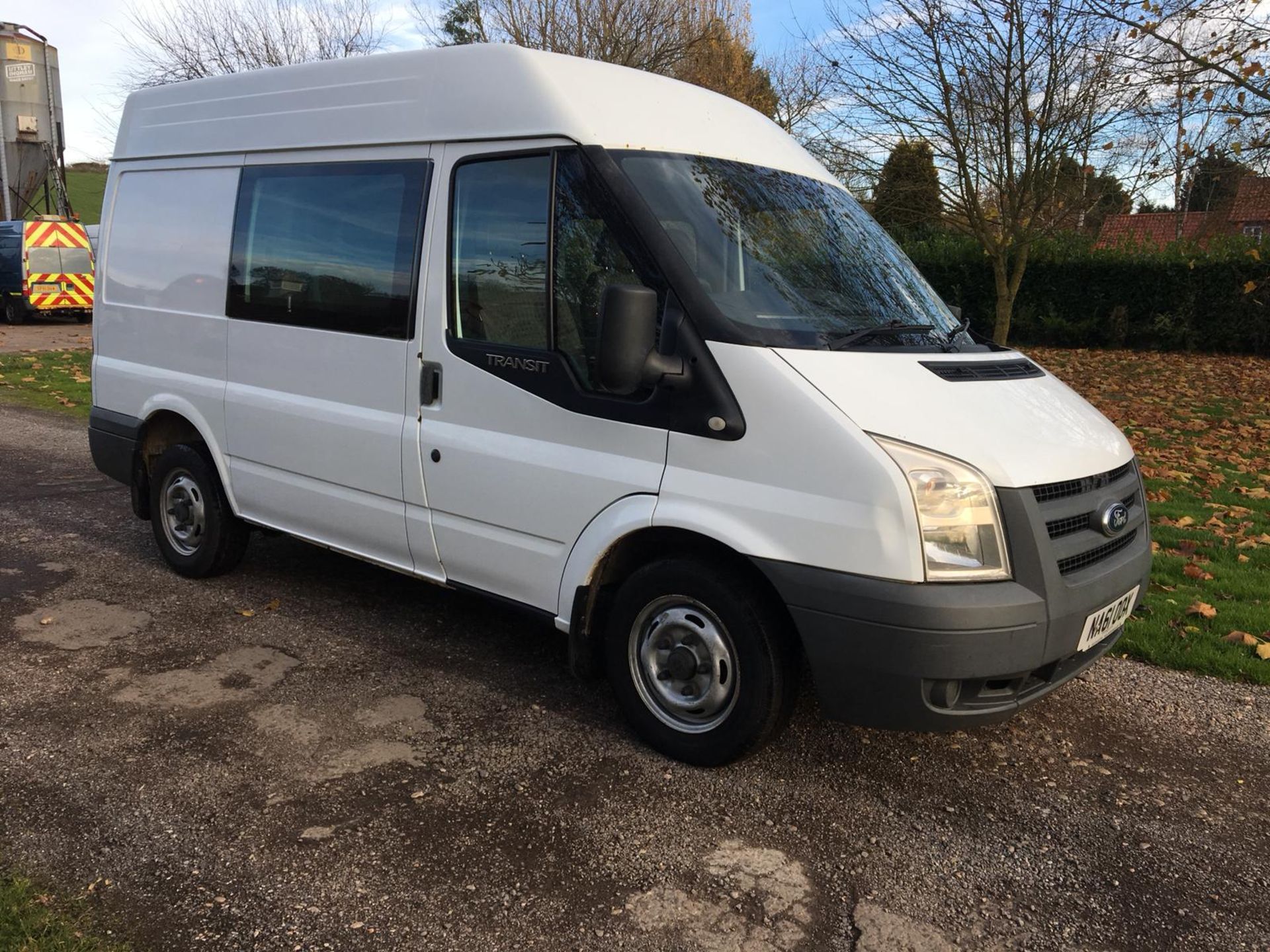 2011/61 REG FORD TRANSIT 85 T280S DOUBLE CAB FWB 6 SEATS WHITE DIESEL VAN WITH WINDOWS *NO VAT*