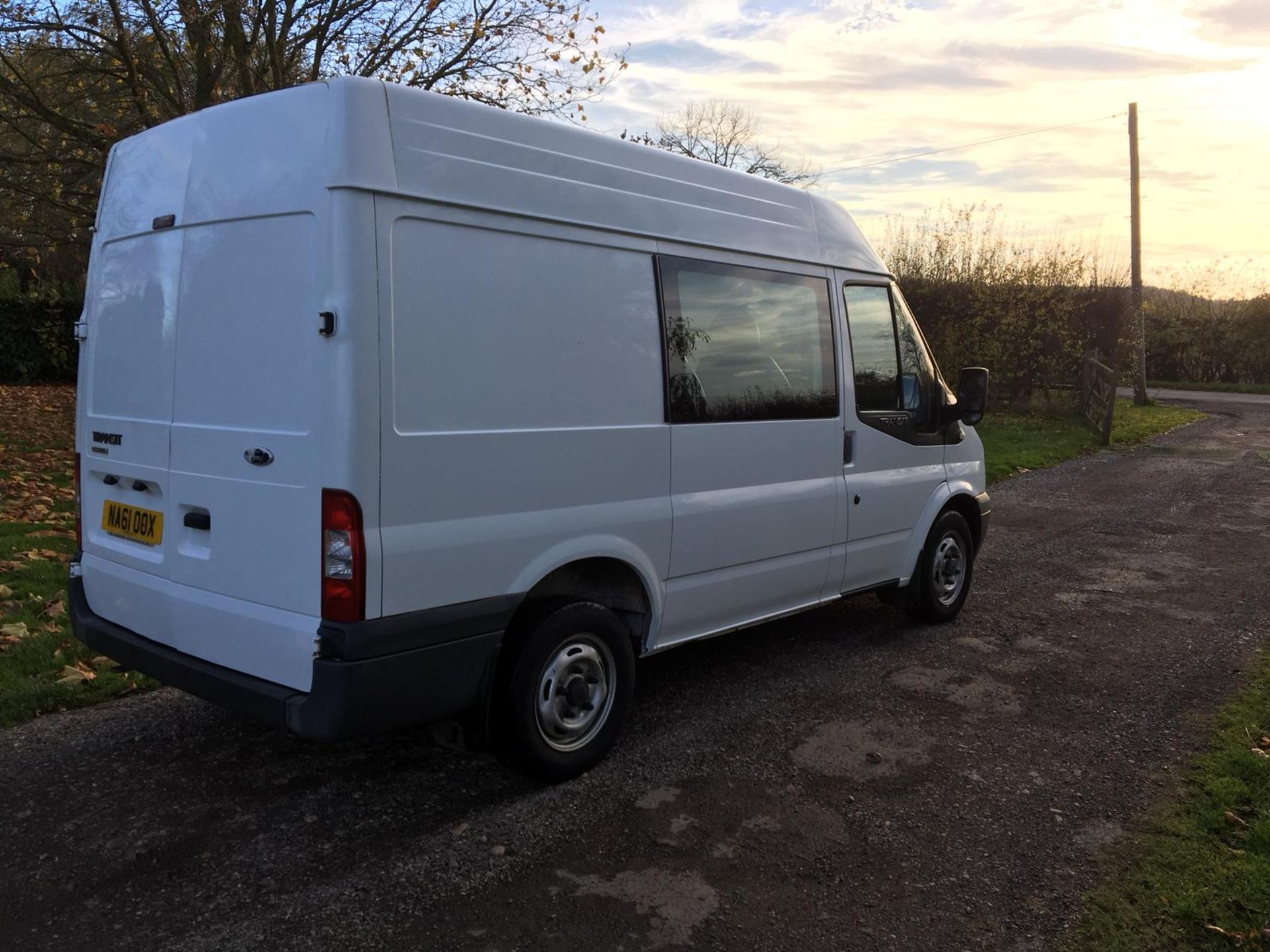 2011/61 REG FORD TRANSIT 85 T280S DOUBLE CAB FWB 6 SEATS WHITE DIESEL VAN WITH WINDOWS *NO VAT* - Image 6 of 14