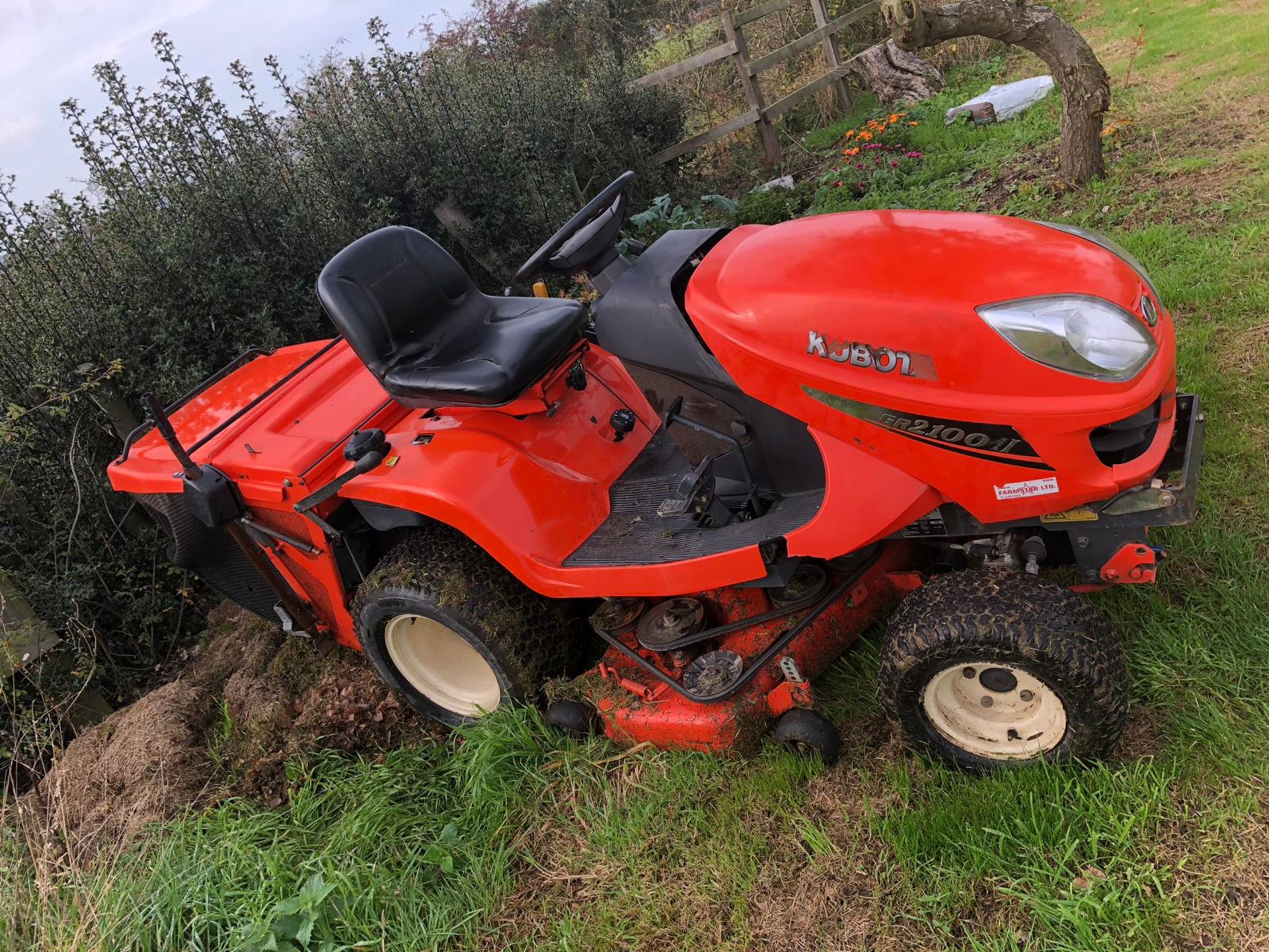 KUBOTA GR2100 DIESEL RIDE ON LAWN MOWER *PLUS VAT* - Image 6 of 18