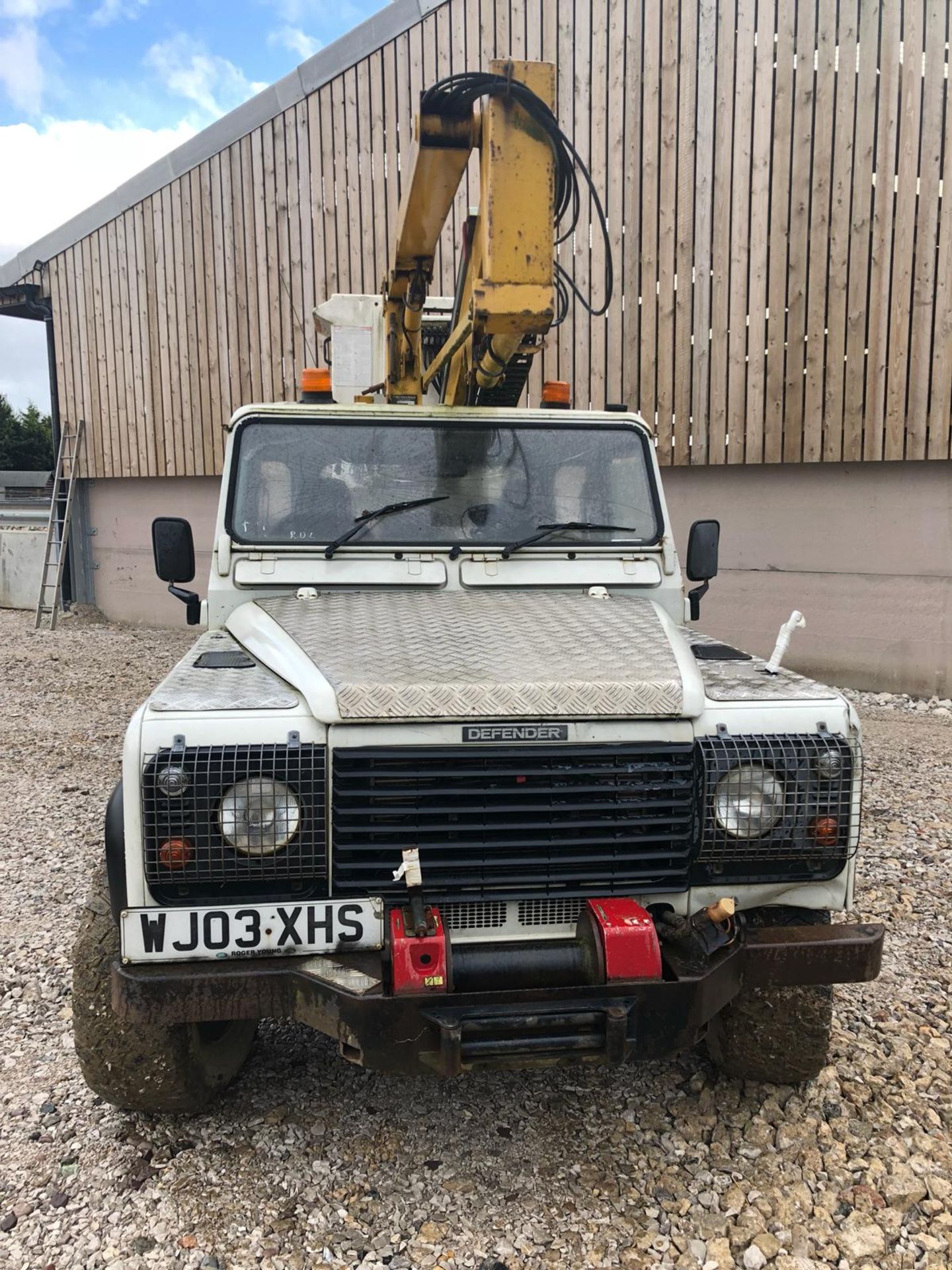2003/03 REG WHITE LAND ROVER DEFENDER 110 4X4 TD5 WITH NIFTY LIFT CHERRY PICKER *PLUS VAT* - Image 7 of 29