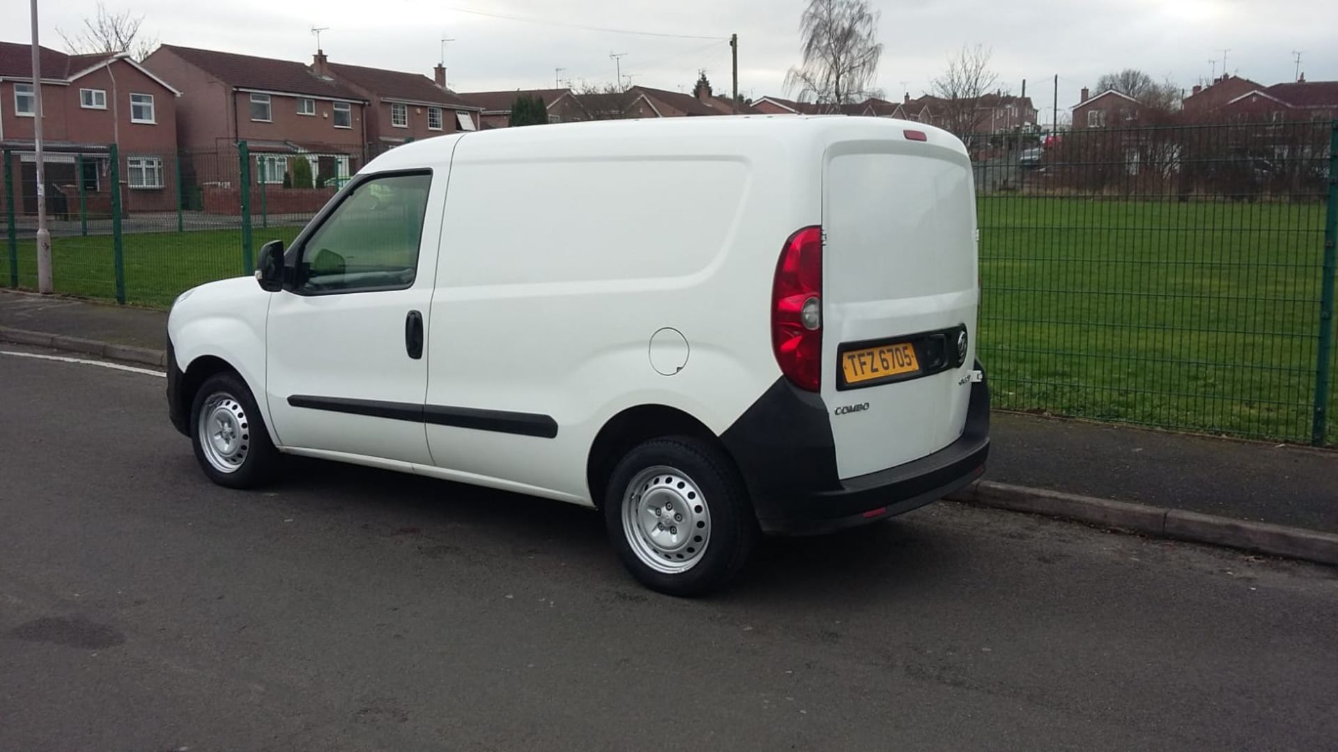 2014 VAUXHALL COMBO 2000 L1H1 CDTI SS E WHITE DIESEL PANEL VAN, SHOWING 0 FORMER KEEPERS *NO VAT* - Image 3 of 7