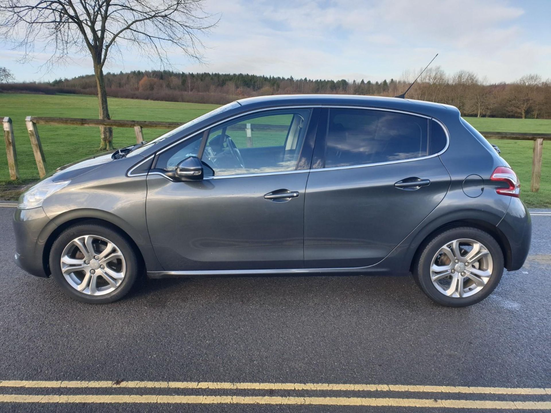 2014/14 REG PEUGEOT 208 ACTIVE E-HDI 1.6 DIESEL 5 DOOR HATCHBACK, SHOWING 1 FORMER KEEPER *NO VAT* - Image 4 of 11