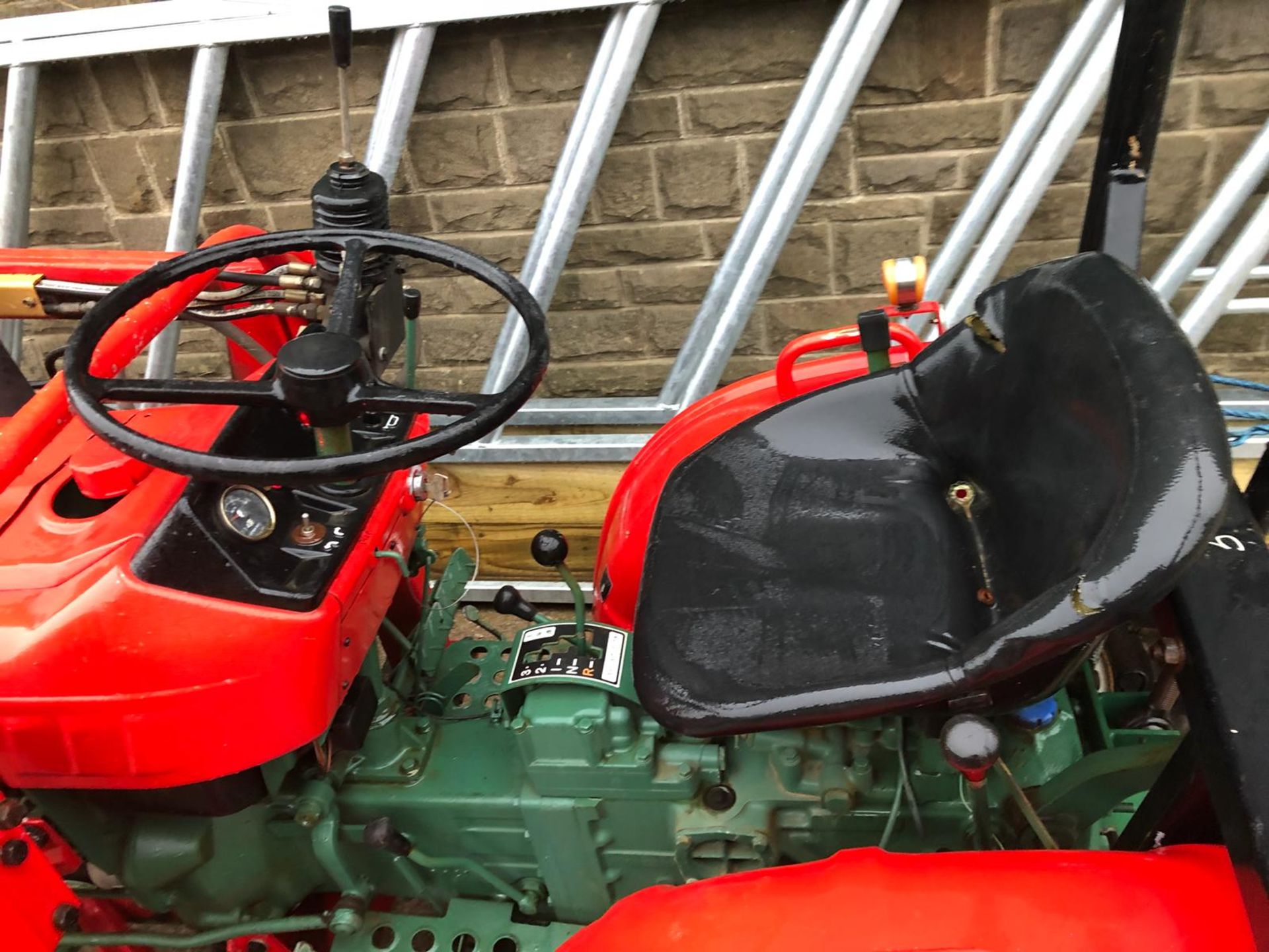 YANMAR YM1510D COMPACT TRACTOR WITH V1 FRONT LOADING SHOVEL *PLUS VAT* - Image 9 of 12