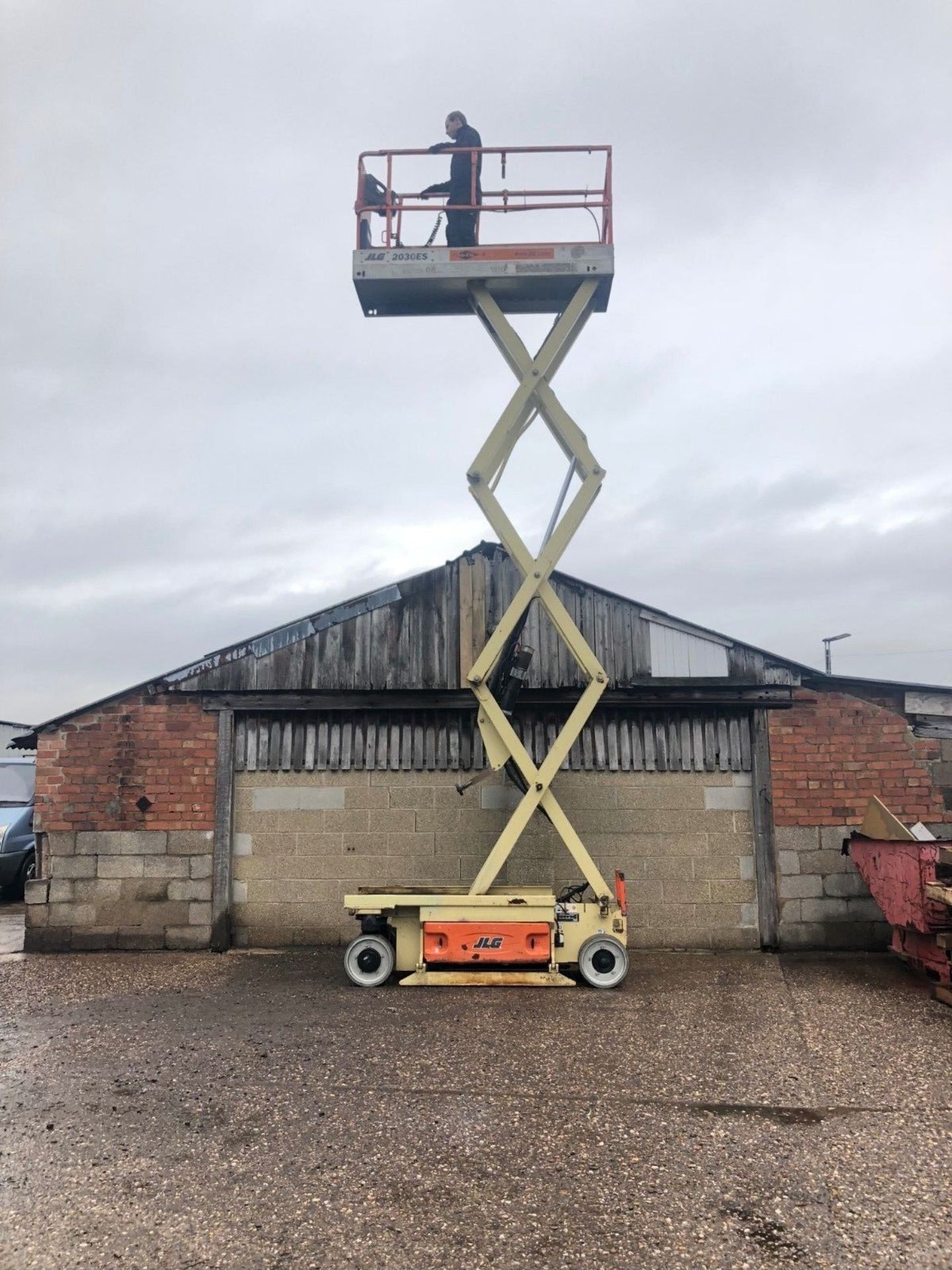 JLG 2030 ES ELECTRIC SCISSOR LIFT, ONLY 224 HOURS, EXCELLENT WORKING CONDITION *PLUS VAT*