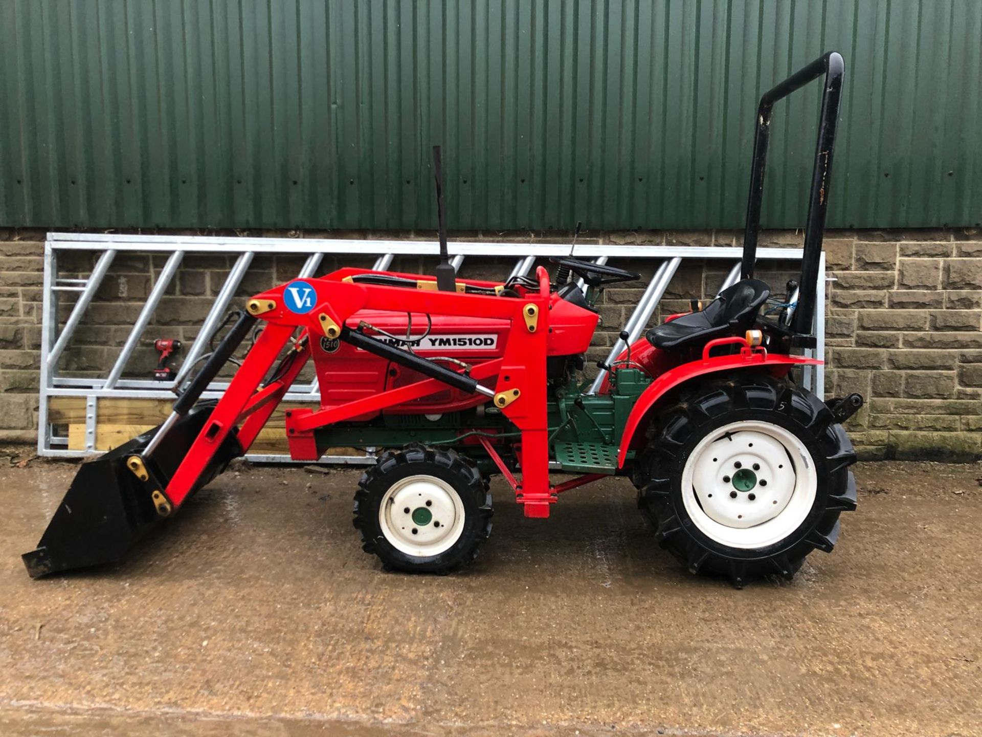 YANMAR YM1510D COMPACT TRACTOR WITH V1 FRONT LOADING SHOVEL *PLUS VAT* - Image 3 of 12