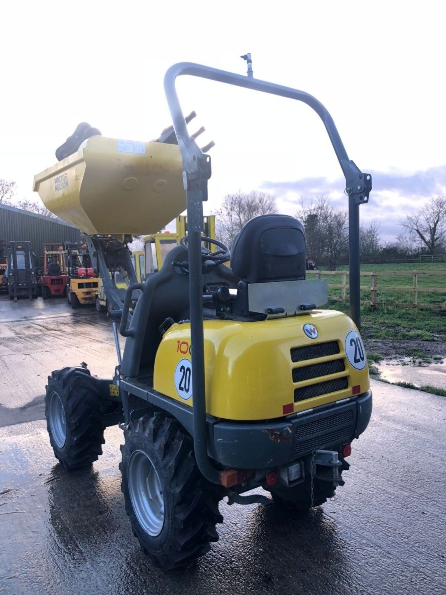 2016 WACKER NEUSON HIGH TIP 1 TONNE DUMPER, MODEL: 1001, 4 WHEEL DRIVE *PLUS VAT* - Image 2 of 4