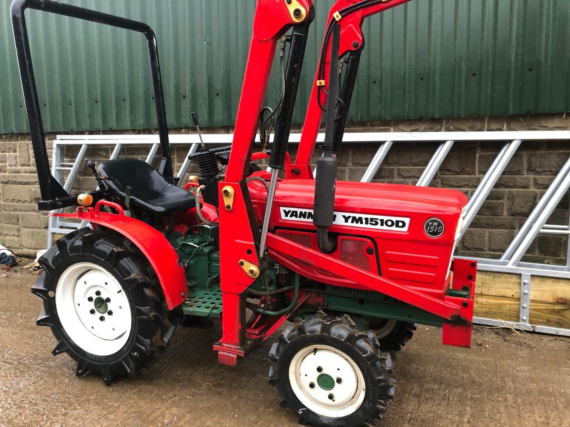 YANMAR YM1510D COMPACT TRACTOR WITH V1 FRONT LOADING SHOVEL *PLUS VAT* - Image 2 of 12