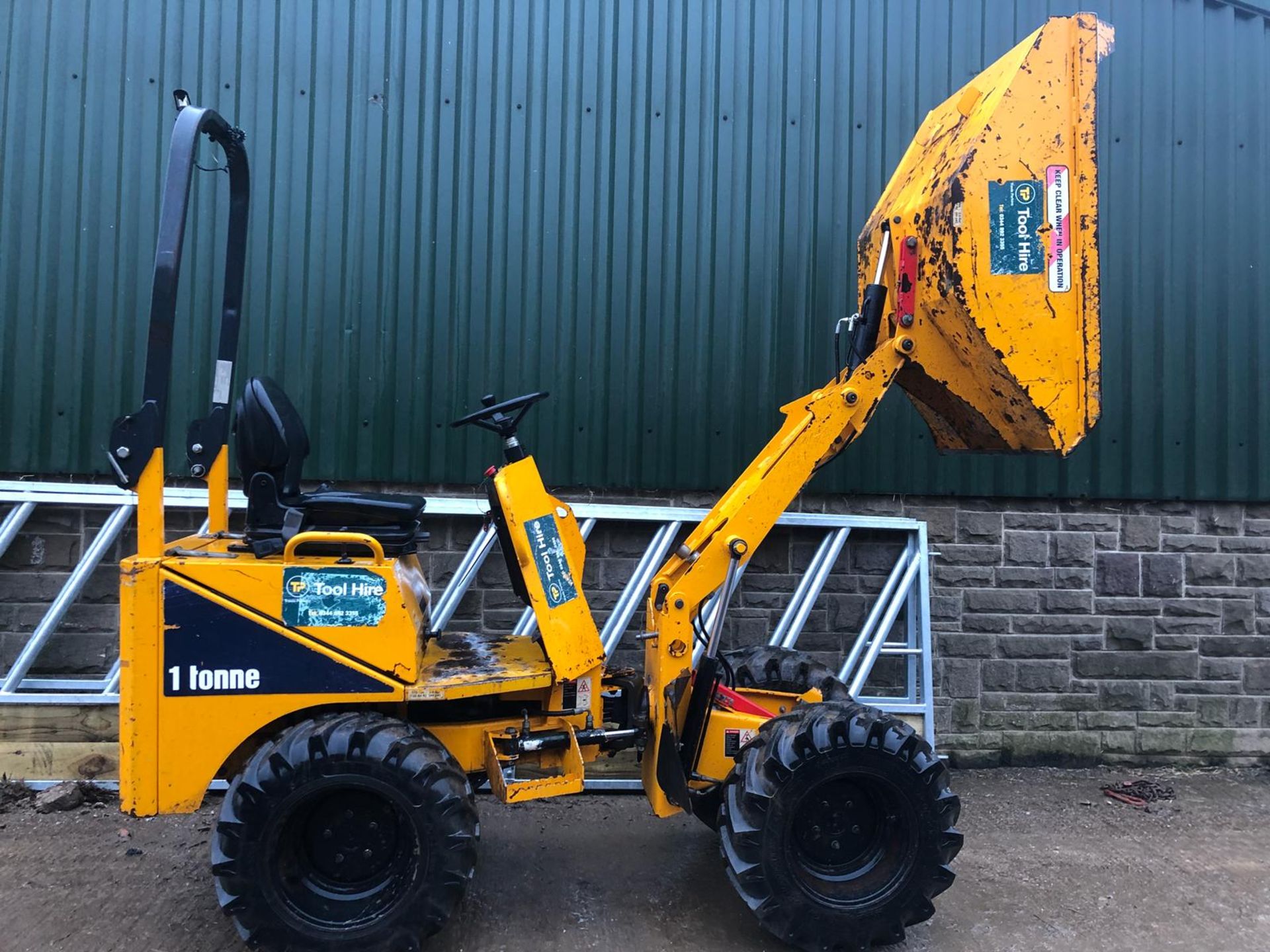 2012 THWAITES 1 TONNE HI-TIP DUMPER, SHOWING - 1195 HOURS *PLUS VAT* - Image 4 of 23