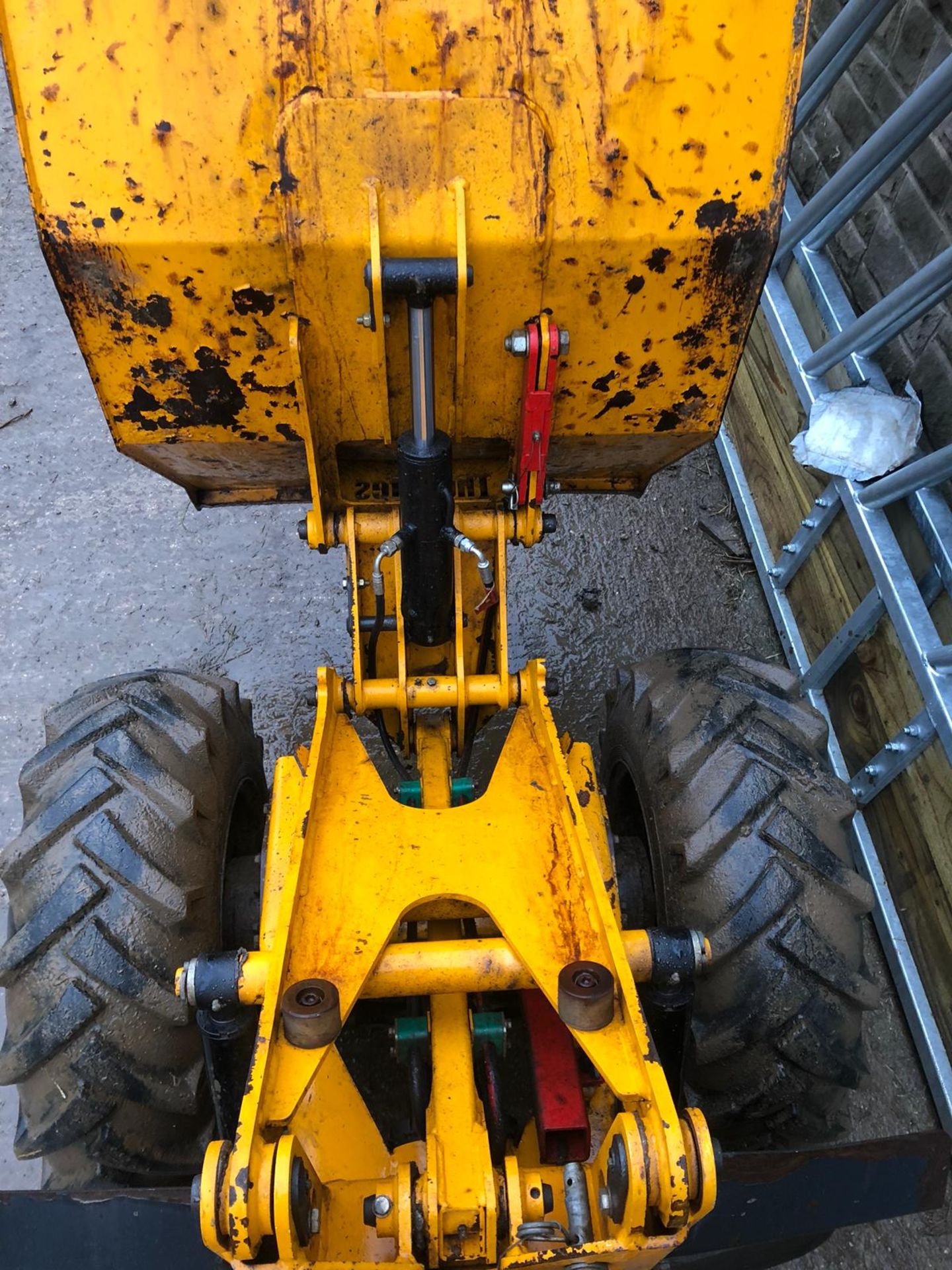 2012 THWAITES 1 TONNE HI-TIP DUMPER WITH FLASHING BEACON *PLUS VAT* - Image 14 of 18