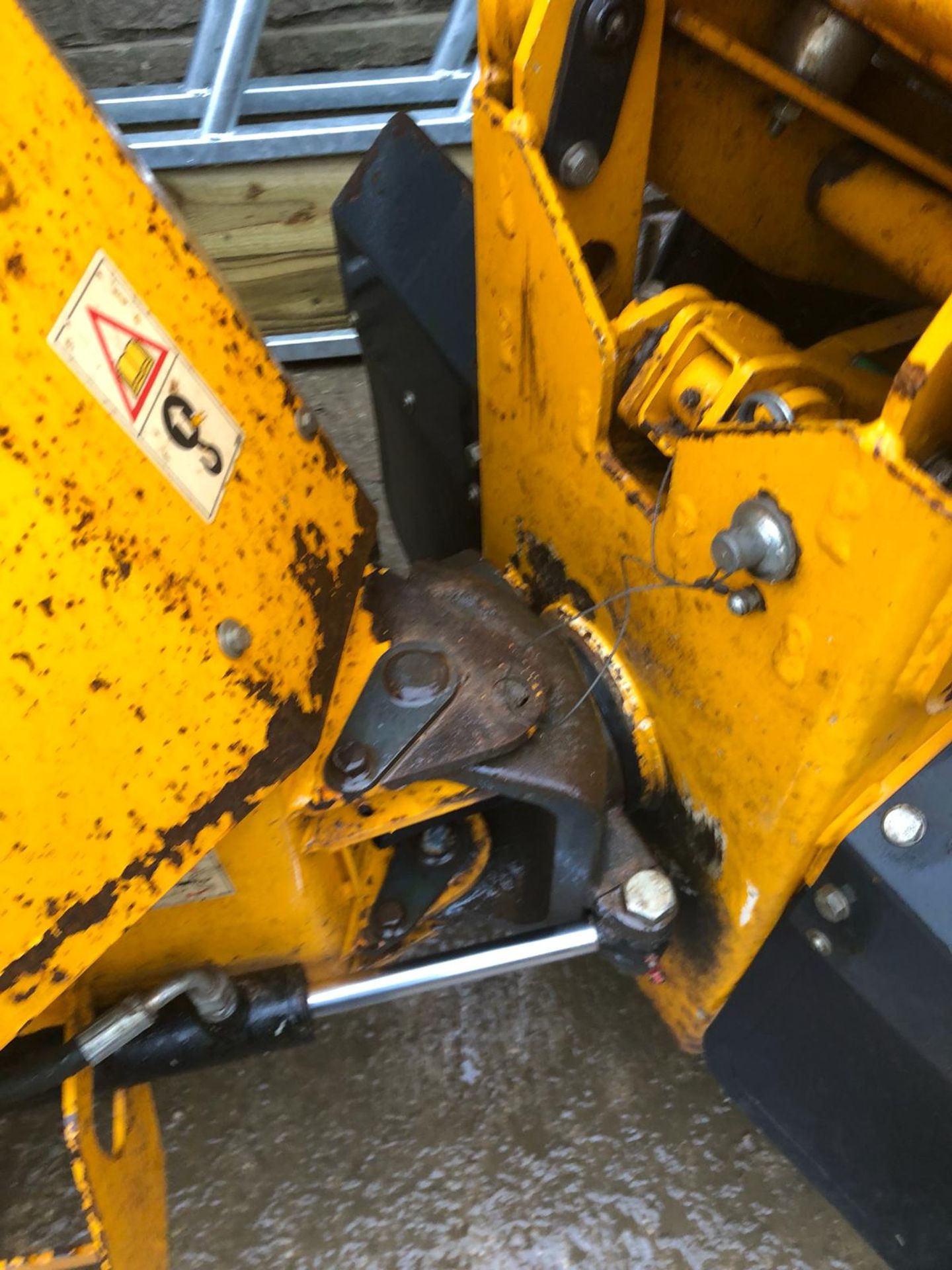 2012 THWAITES 1 TONNE HI-TIP DUMPER WITH FLASHING BEACON *PLUS VAT* - Image 12 of 18