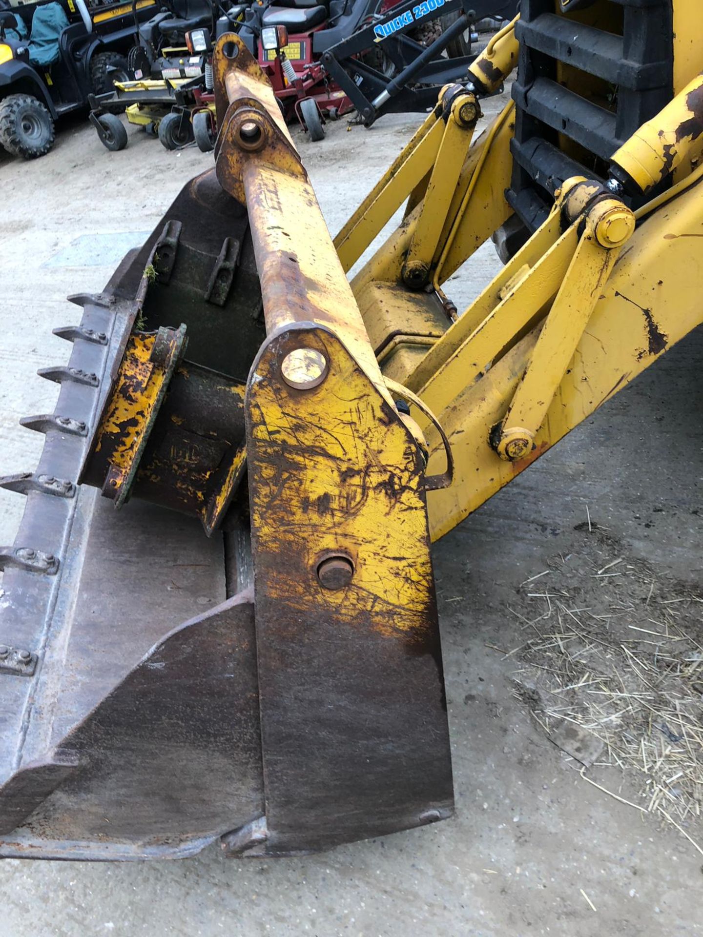 1988/E REG JCB 3CX TRACTOR WITH FRONT LOADING SHOVEL AND REAR DIGGER / BACK HOE *PLUS VAT* - Image 9 of 14