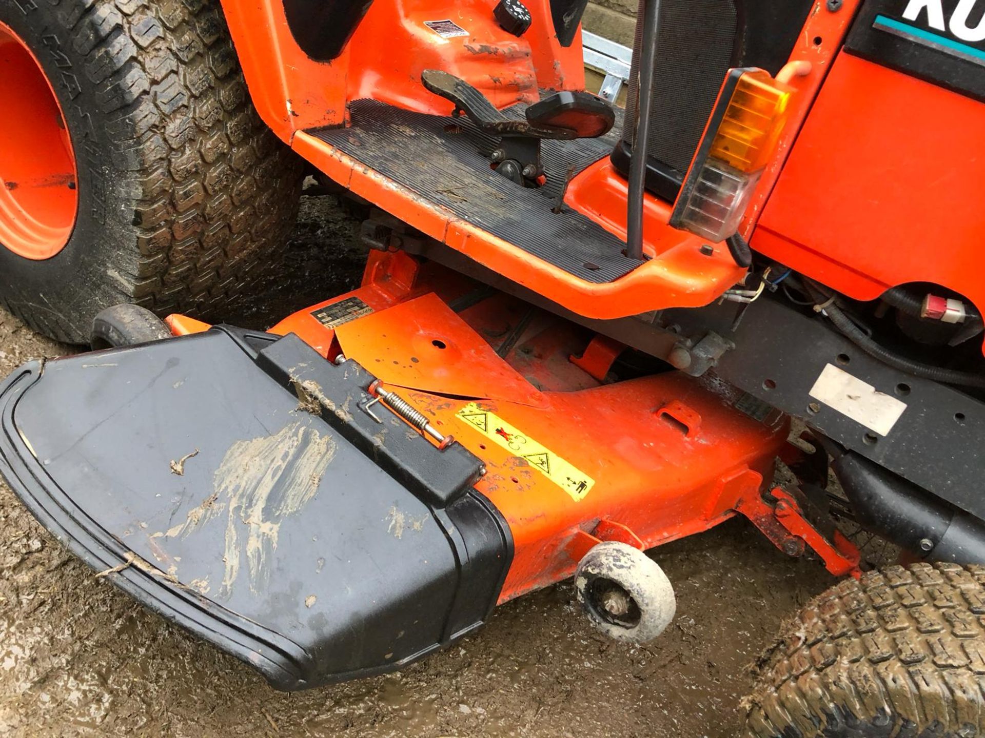 KUBOTA BX2200 4WD RIDE ON DIESEL LAWN MOWER WITH POWER STEERING *PLUS VAT* - Image 10 of 15