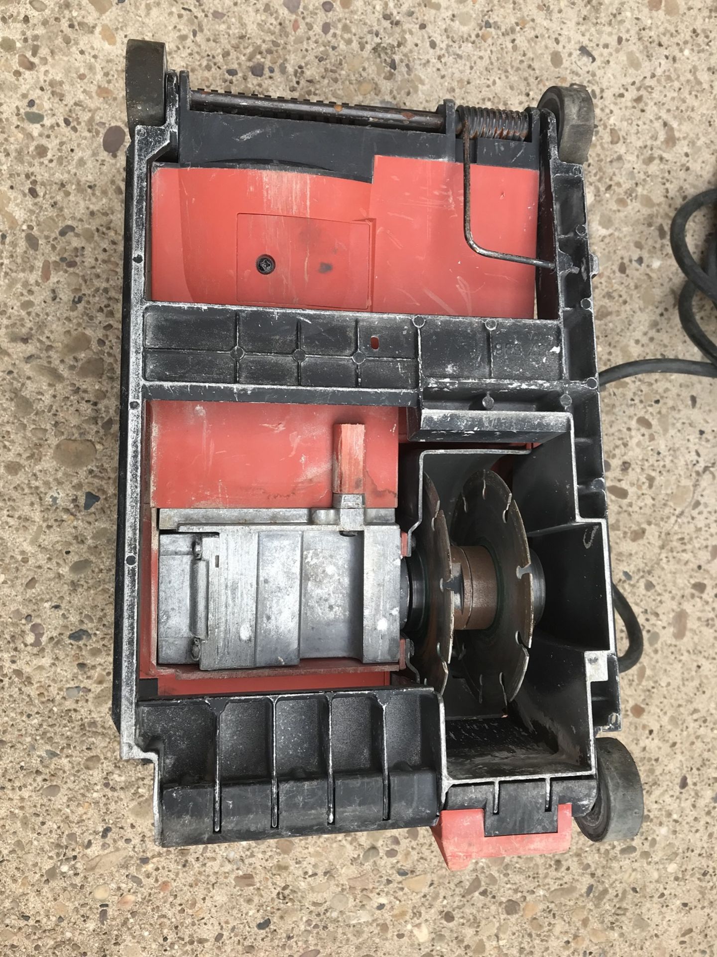 HILTI DC - SE20 WALL CHASER, C/W CARRYING CASE YEAR 2016 *PLUS VAT* - Image 5 of 6