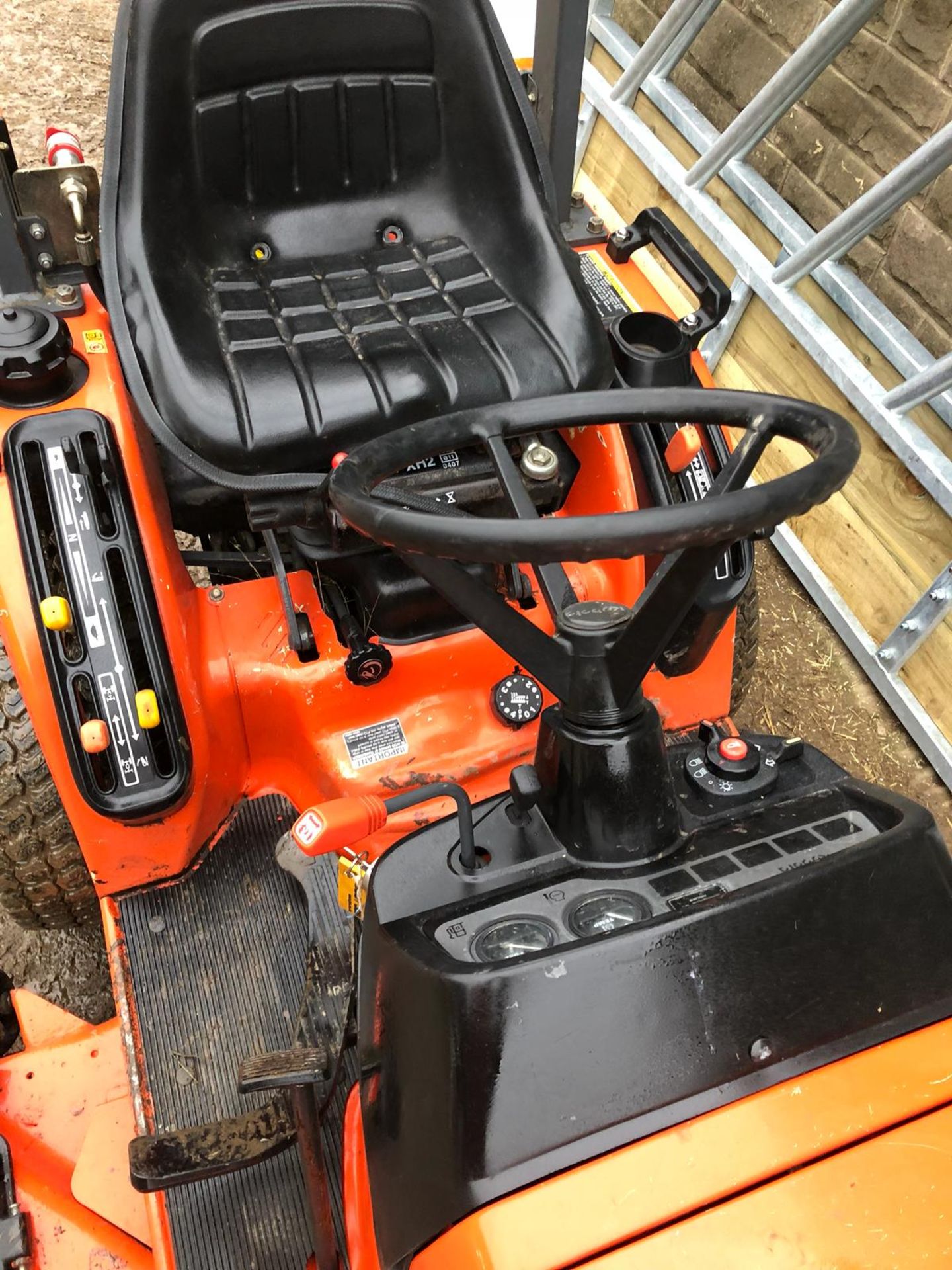 KUBOTA BX2200 4WD RIDE ON DIESEL LAWN MOWER WITH POWER STEERING *PLUS VAT* - Image 9 of 15