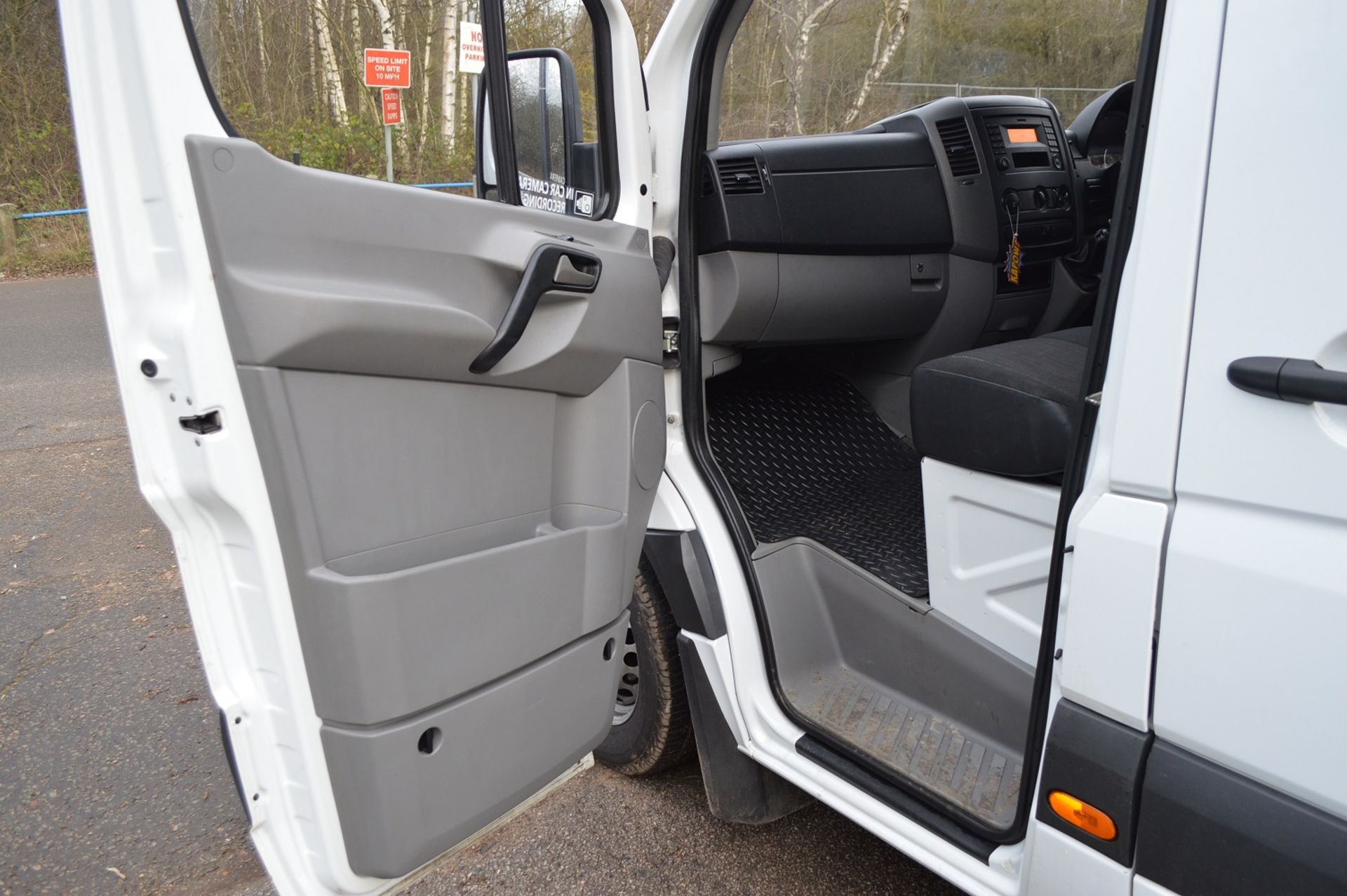 2015/15 REG MERCEDES-BENZ SPRINTER 313 CDI WHITE DIESEL PANEL VAN, SHOWING 1 FORMER KEEPER *NO VAT* - Image 8 of 16