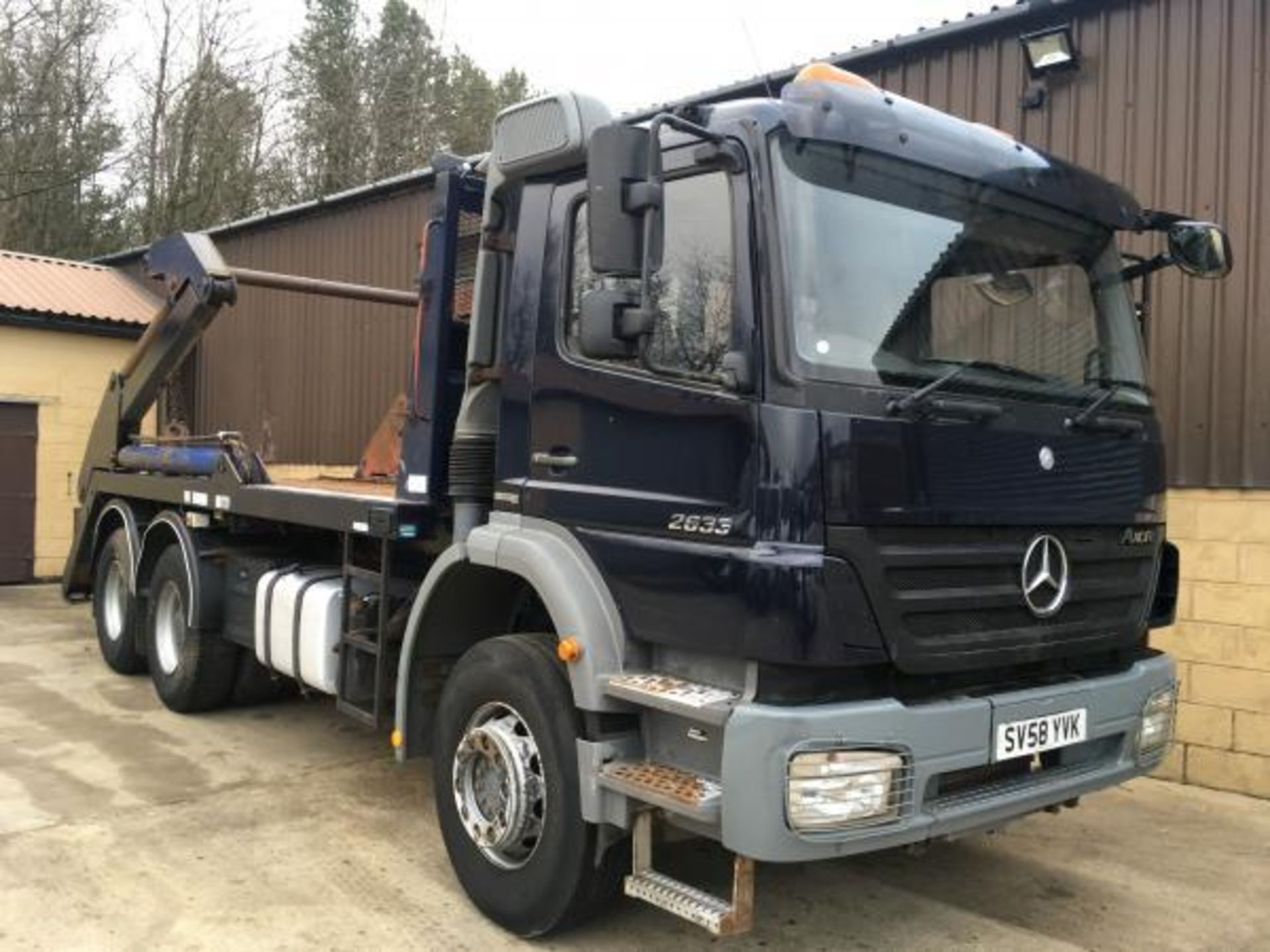 2008/58 REG MERCEDES-BENZ AXOR 2633 6X4 SKIP LOADER, MANUAL GEARBOX *PLUS VAT*