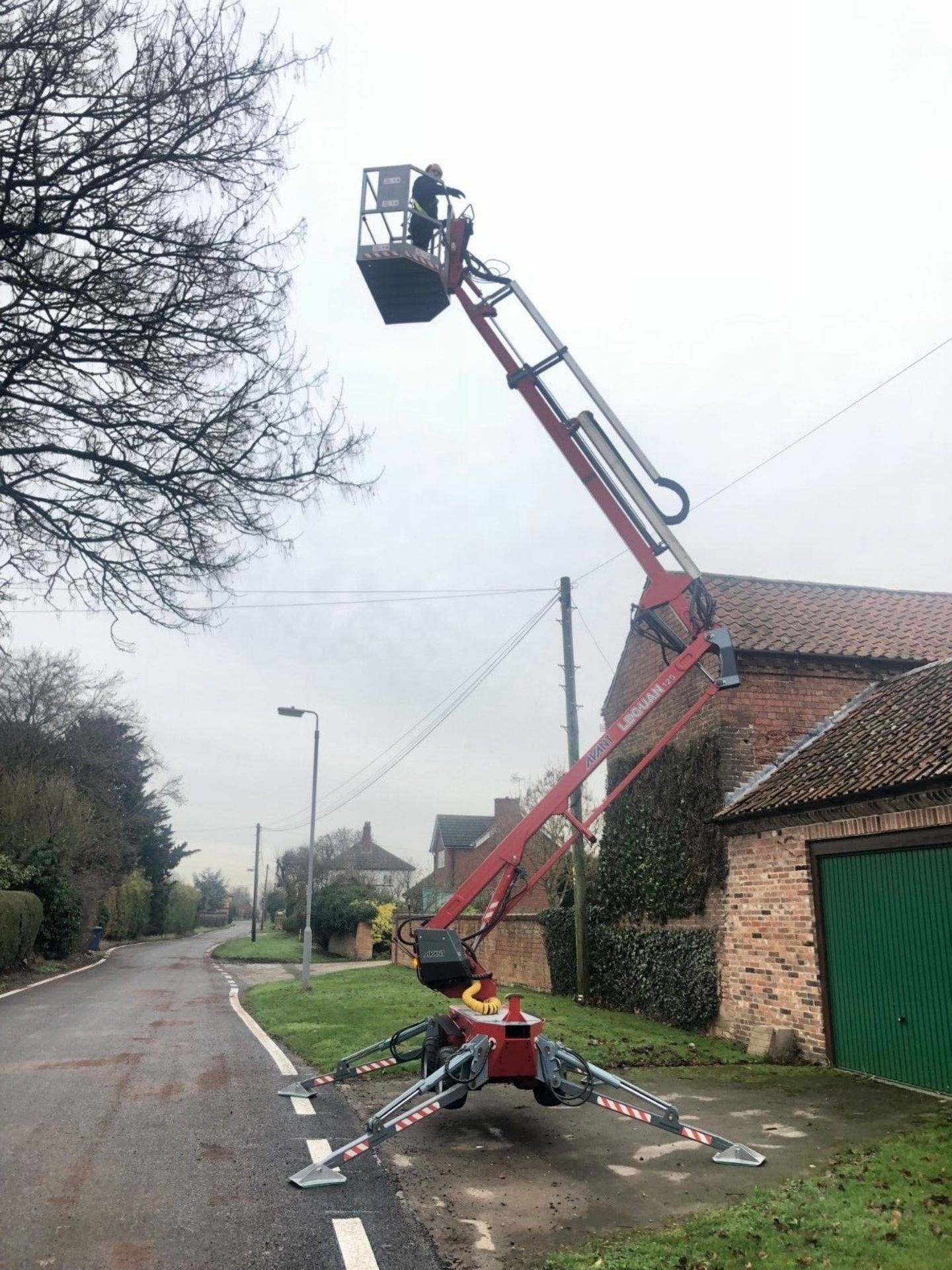 12.5 METRE AVANT LEGUAN CHERRY PICKER, ACCESS PLATFORM, SPIDER LIFT, 4 WHEEL DRIVE *PLUS VAT* - Image 6 of 6