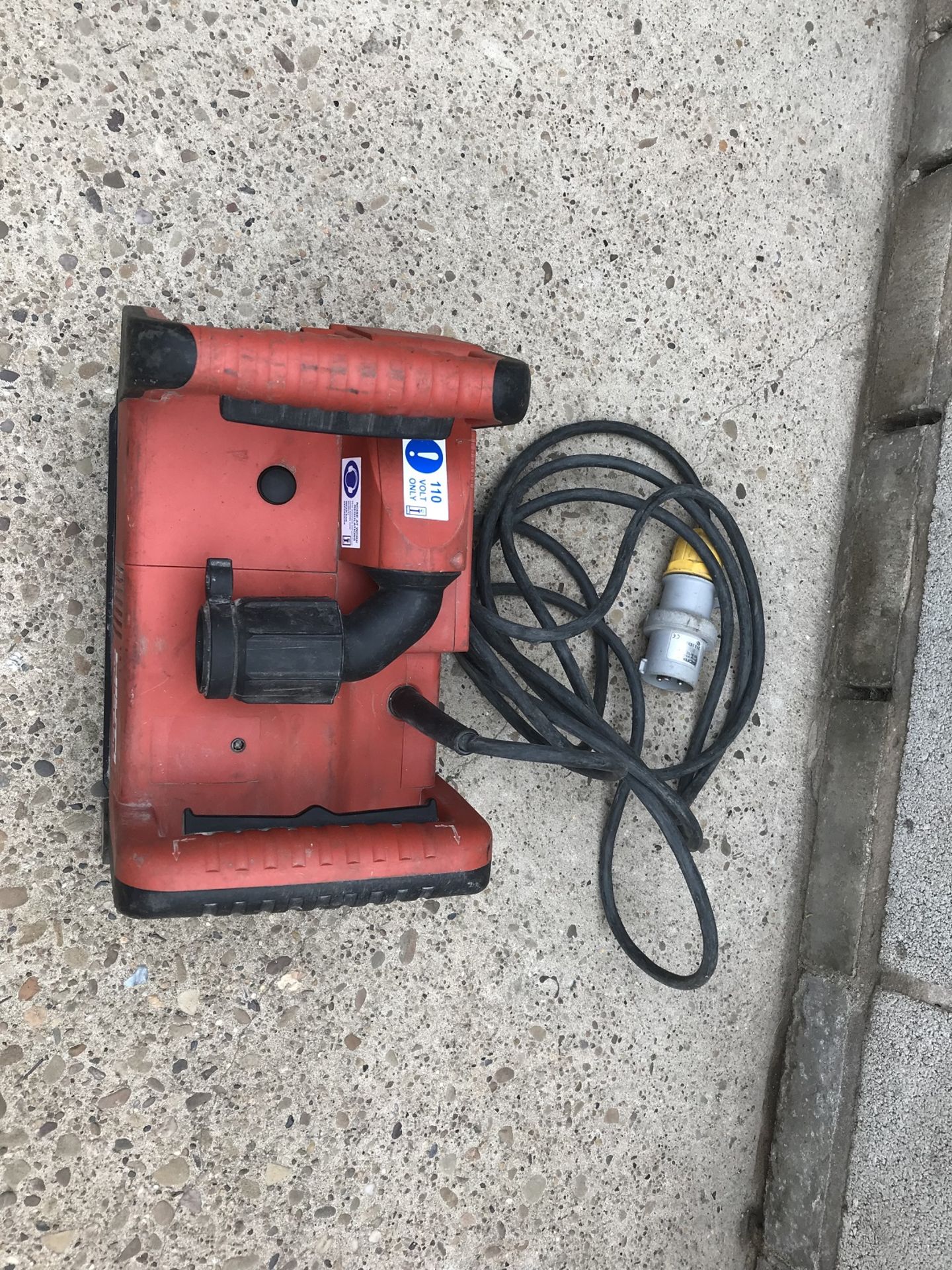 HILTI DC - SE20 WALL CHASER, C/W CARRYING CASE YEAR 2016 *PLUS VAT* - Image 3 of 6