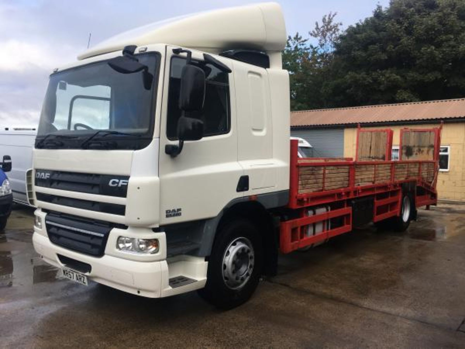 2007/57 REG DAF CF 65.220 18 TON BEAVER TAIL PLANT LORRY, 6 SPEED MANUAL GEARBOX *PLUS VAT* - Image 2 of 9