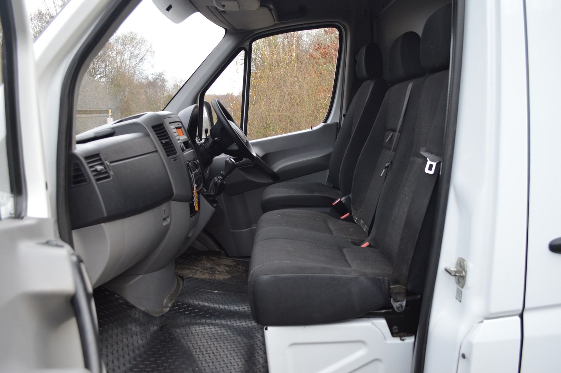 2015/15 REG MERCEDES-BENZ SPRINTER 313 CDI WHITE DIESEL PANEL VAN, SHOWING 1 FORMER KEEPER *NO VAT* - Image 9 of 16