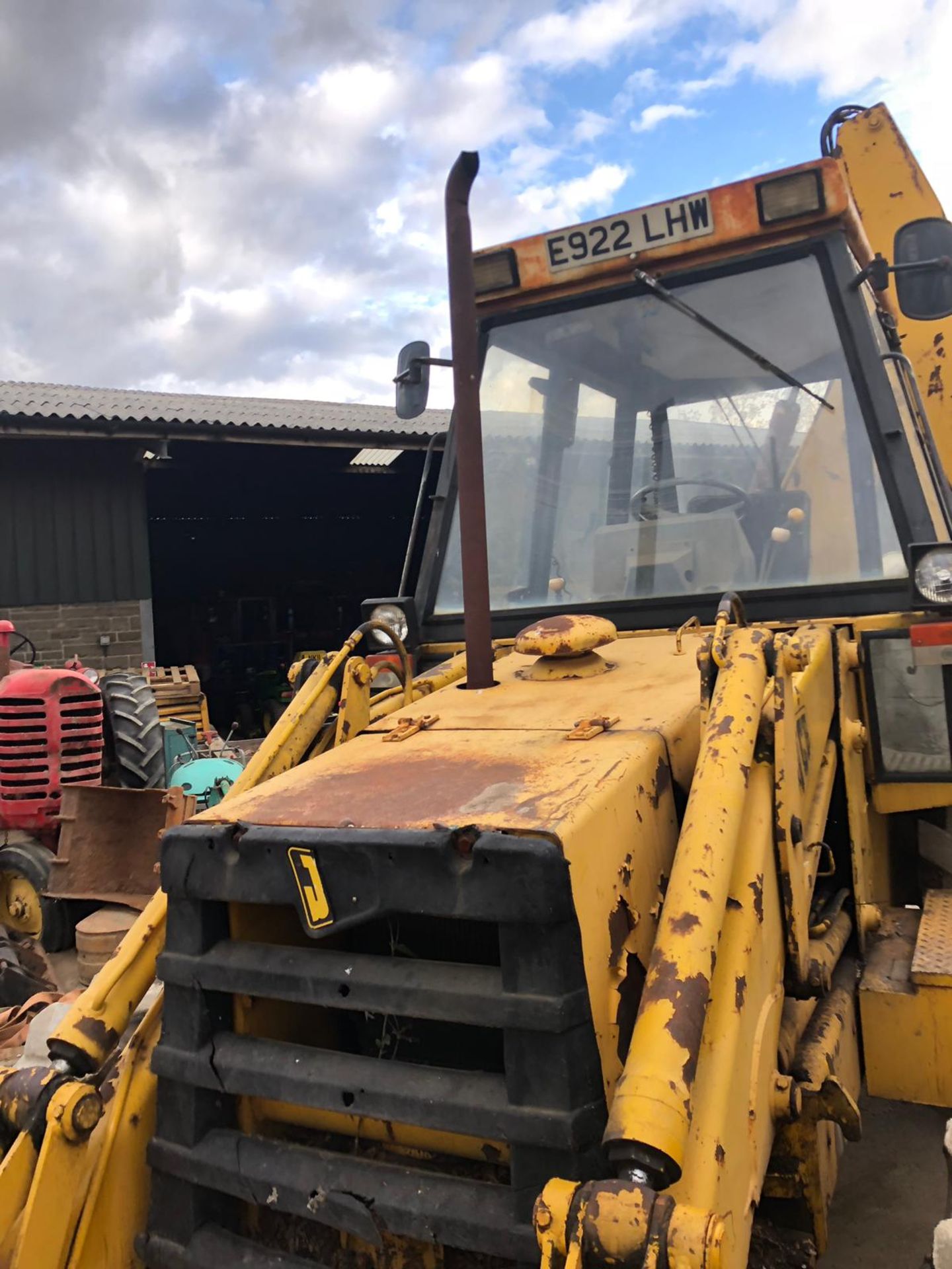 1988/E REG JCB 3CX TRACTOR WITH FRONT LOADING SHOVEL AND REAR DIGGER / BACK HOE *PLUS VAT* - Image 3 of 14