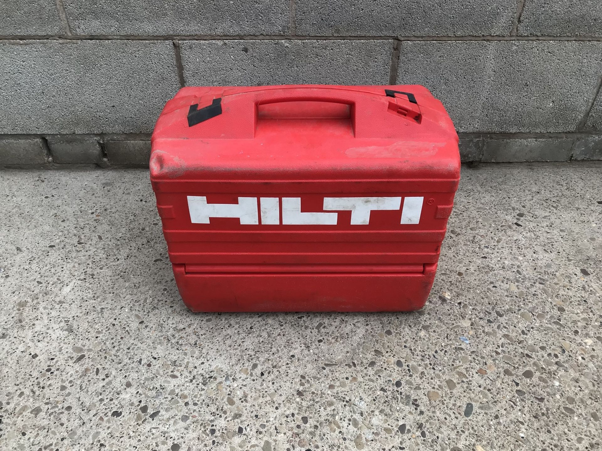 HILTI DC - SE20 WALL CHASER, C/W CARRYING CASE YEAR 2016 *PLUS VAT* - Image 6 of 6