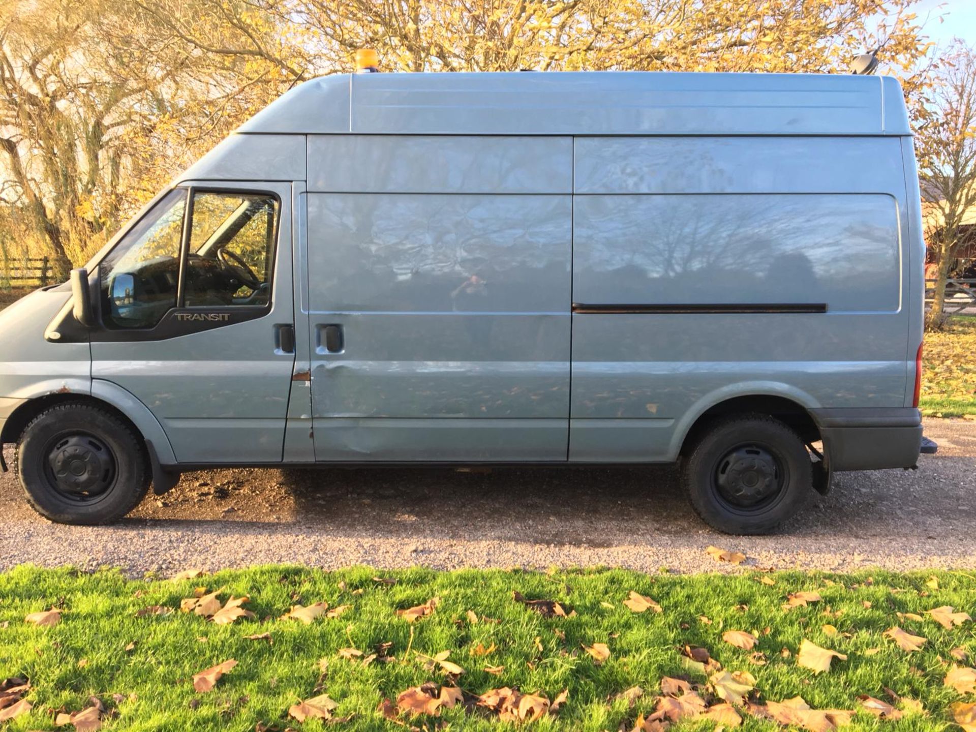 2010/60 REG FORD TRANSIT 115 T350L RWD BLUE DIESEL PANEL VAN, COMPRESSOR AND ELECTRICS *NO VAT* - Image 4 of 17