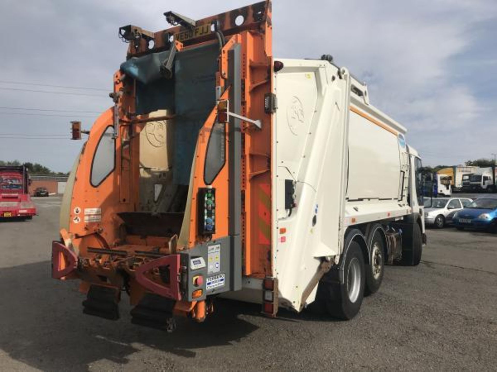 2011 ON 60 PLATE DENNIS ELITE 2 REFUSE TRUCK . EX COUNICL GOOD CONDITION. 109000 MILES OR 177.000KM - Image 4 of 11