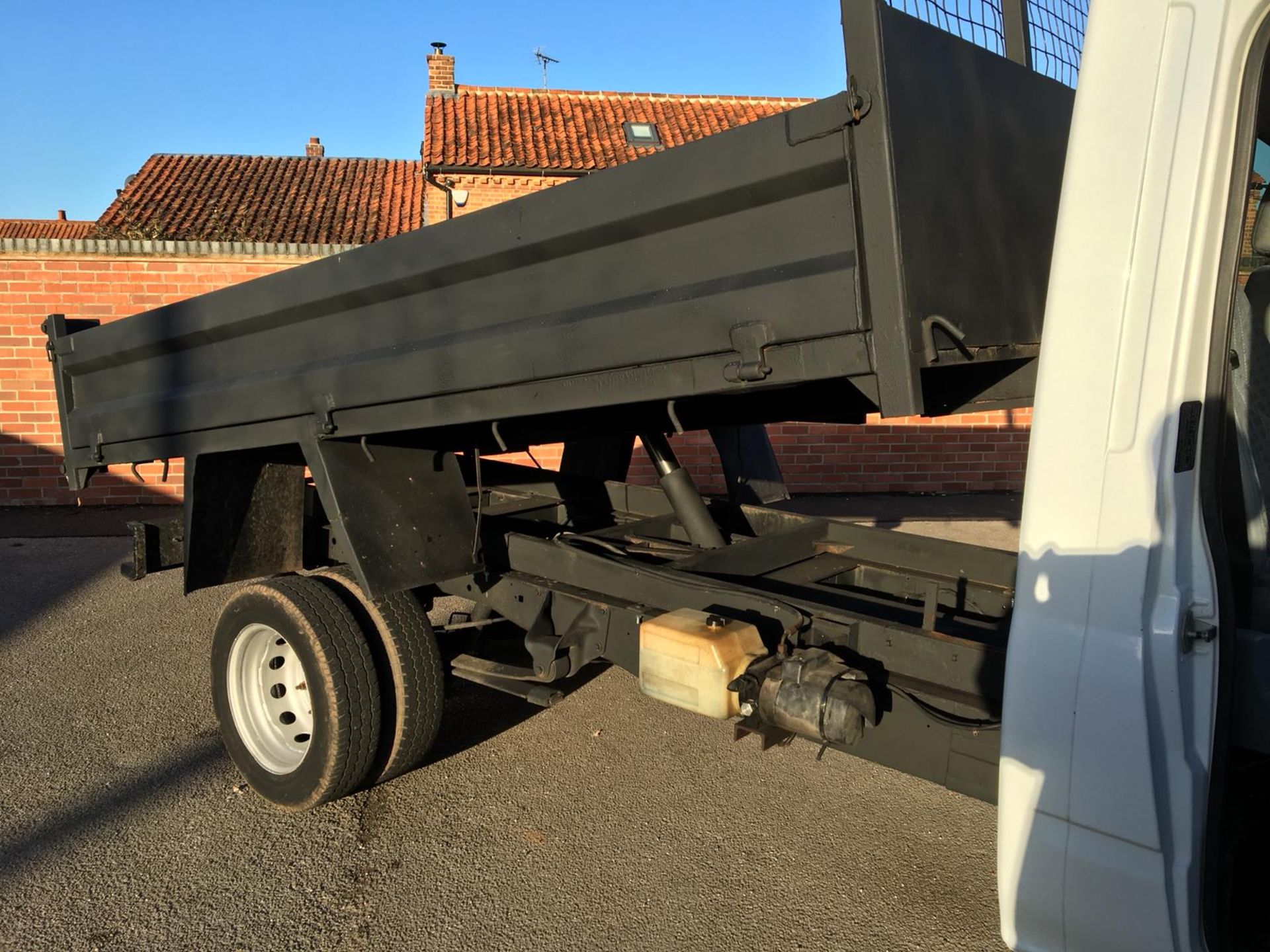 2007/07 REG FORD TRANSIT 100 T350M RWD WHITE DIESEL TIPPER VAN, SHOWING 0 FORMER KEEPERS *NO VAT* - Image 5 of 10