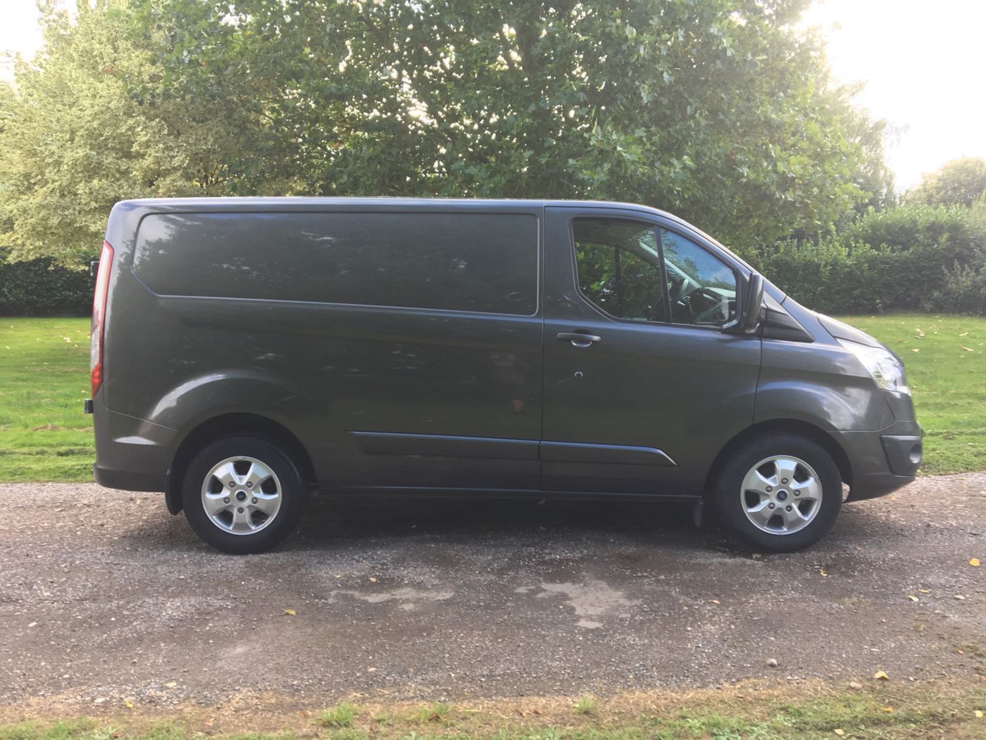 2016/66 REG FORD TRANSIT CUSTOM 270 LTD EDITION DIESEL PANEL VAN, SHOWING 0 FORMER KEEPERS *NO VAT* - Image 8 of 11