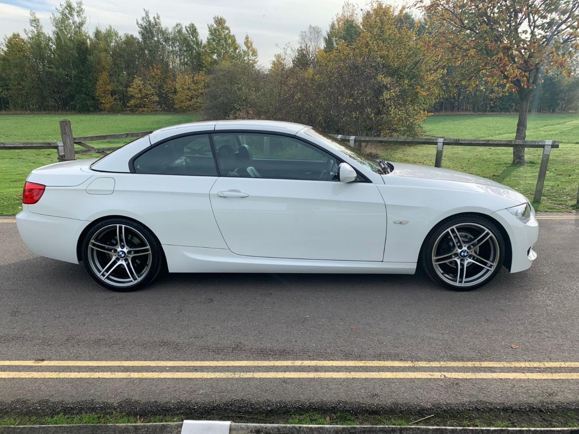 2010/10 REG BMW 320I M SPORT WHITE PETROL CONVERTIBLE - FULL SERVICE HISTORY - LOW MILES *NO VAT* - Image 7 of 12