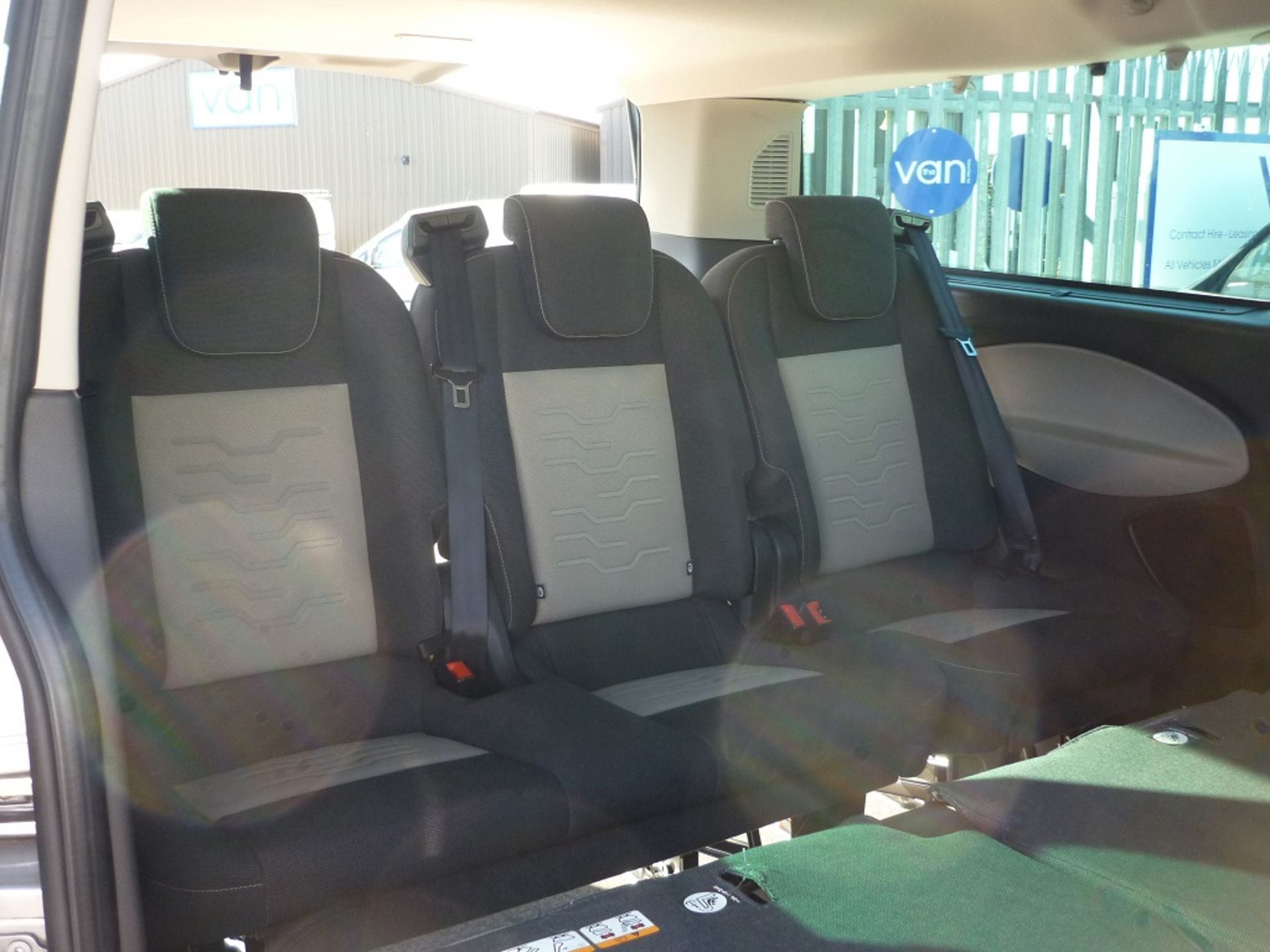 2015/15 REG FORD TOURNEO CUSTOM 300 LIMITED EDITION SILVER DIESEL MPV, SHOWING 0 FORMER KEEPERS - Image 8 of 8