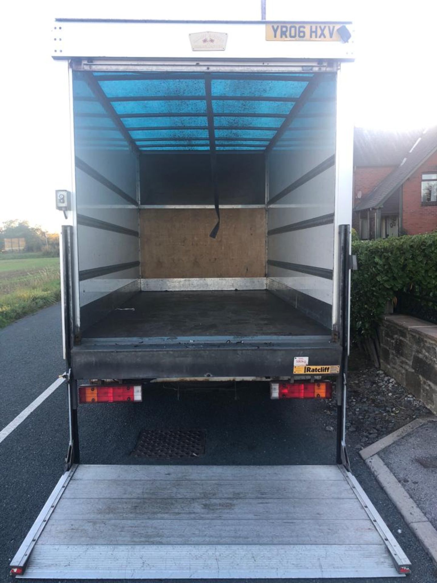 2006/06 REG MERCEDES SPRINTER CDI LWB WHITE DIESEL LUTON VAN WITH TAIL LIFT *NO VAT* - Image 5 of 6