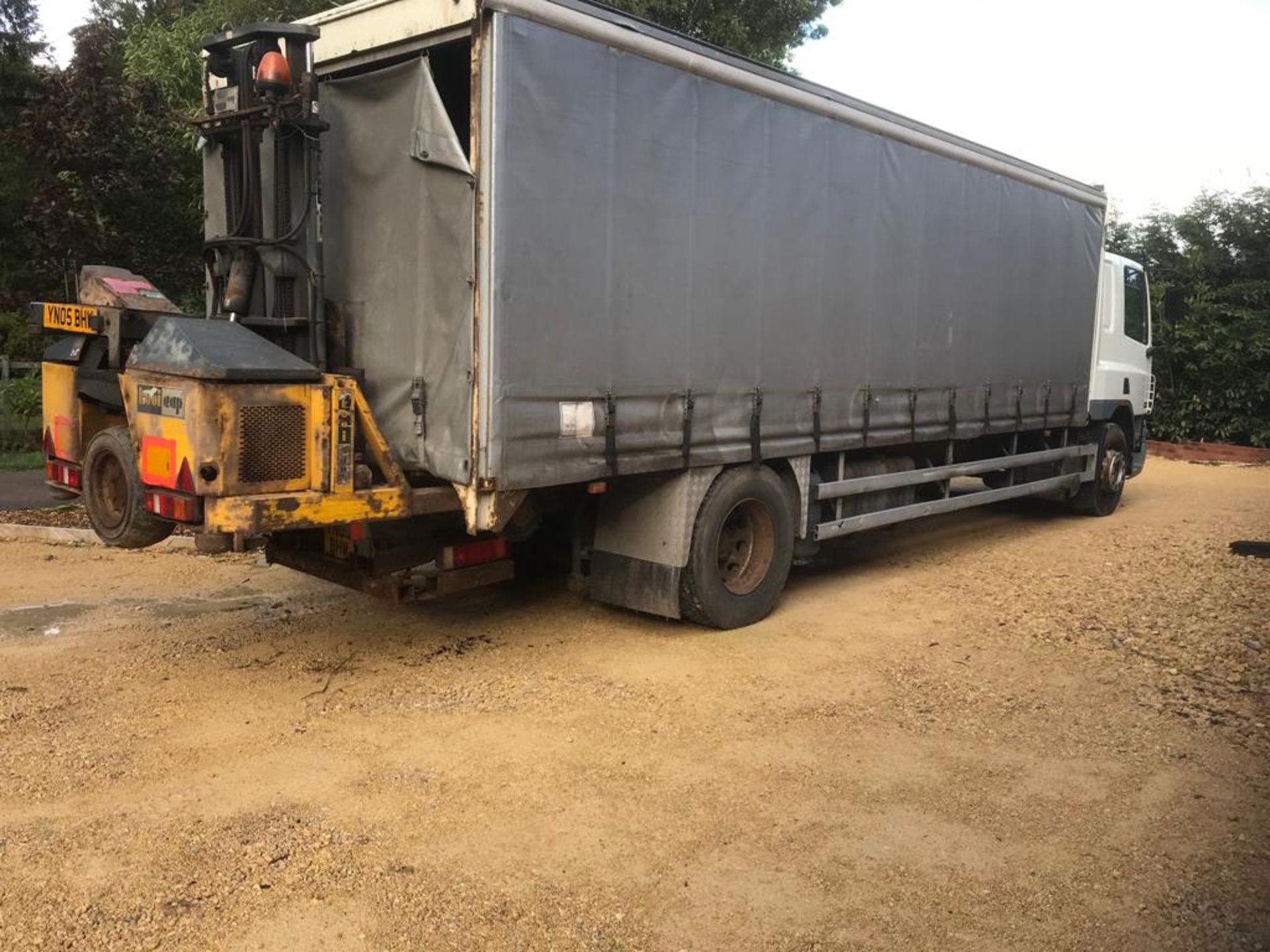 2005 DAF TRUCKS FA CF65.220 LOW km 275K CURTAIN SIDE WITH KOI APP FORKLIFT , LOW GENUINE MILES - Image 6 of 16