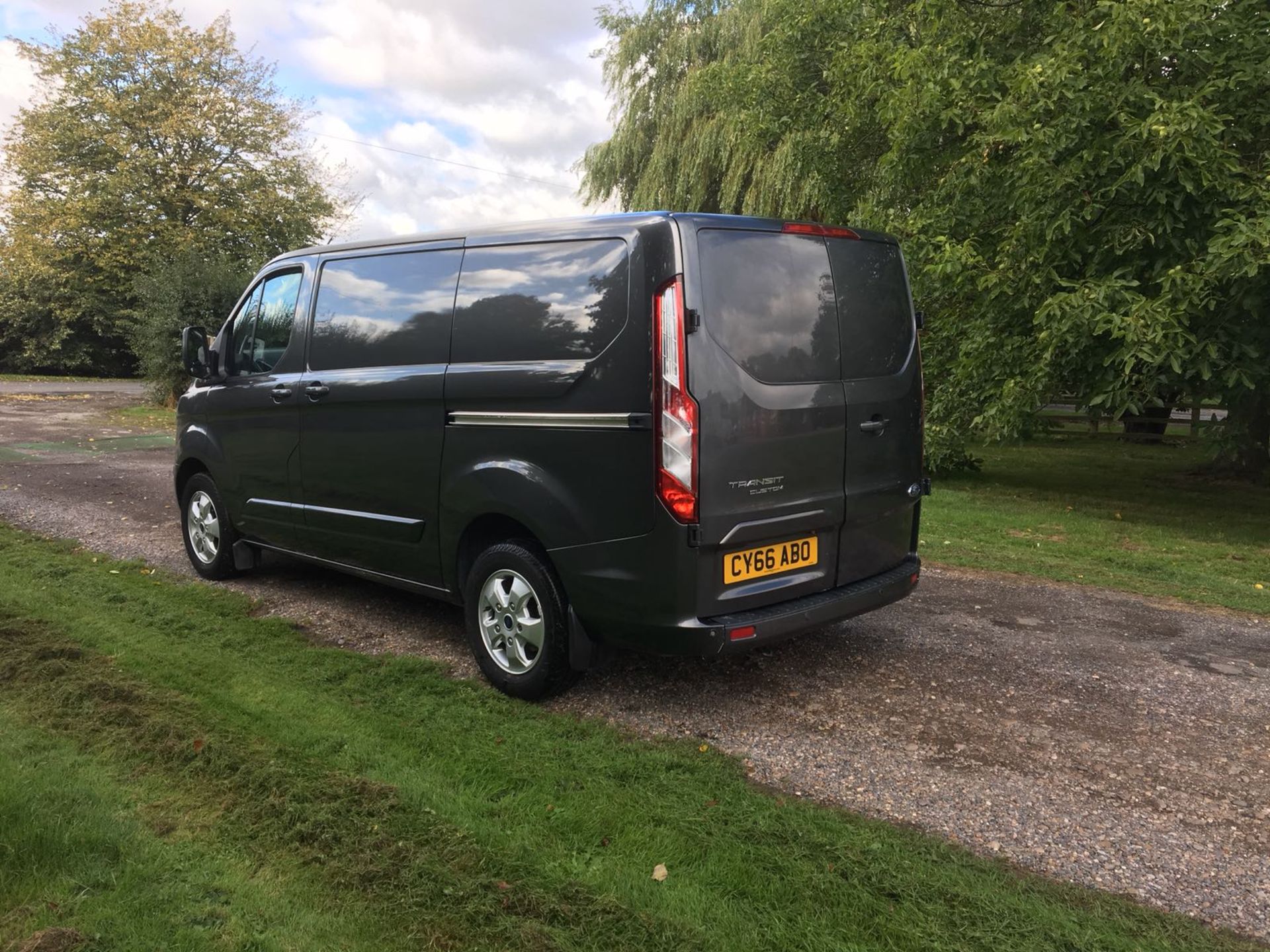 2016/66 REG FORD TRANSIT CUSTOM 270 LTD EDITION DIESEL PANEL VAN, SHOWING 0 FORMER KEEPERS *NO VAT* - Image 5 of 11